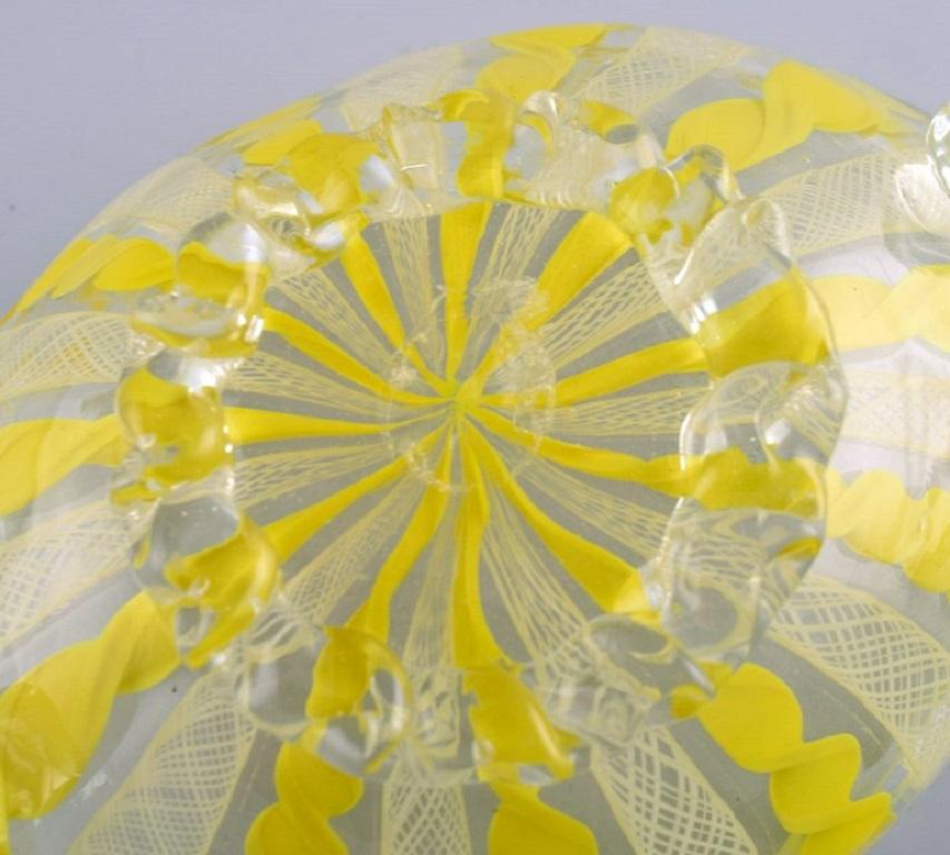 Schale aus Muranoglas mit Griffen aus mundgeblasenem Kunstglas, 1960er Jahre im Angebot 1