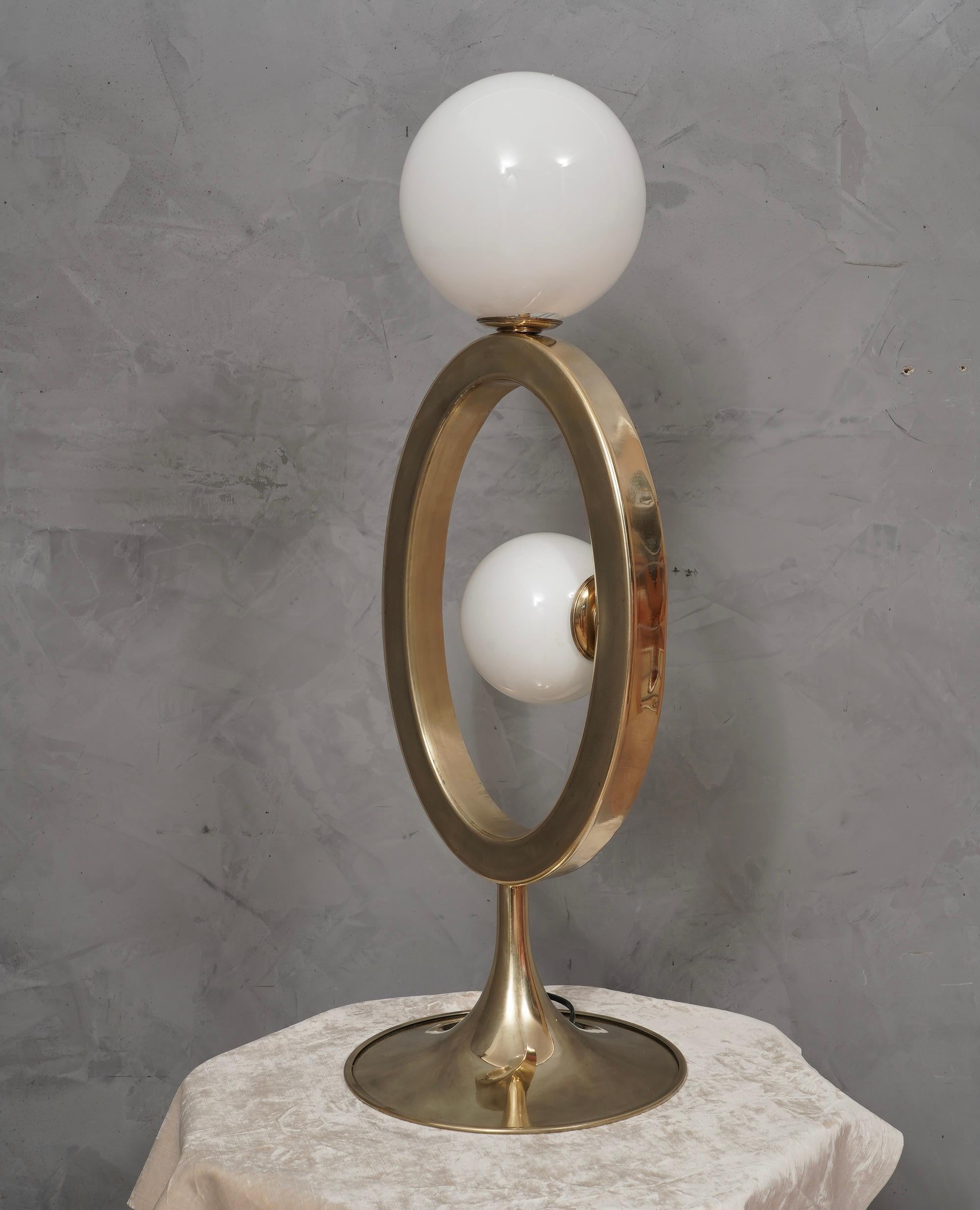 Murano-Tischlampe aus Messing und Glas aus der Mitte des Jahrhunderts, 1990 im Angebot 1