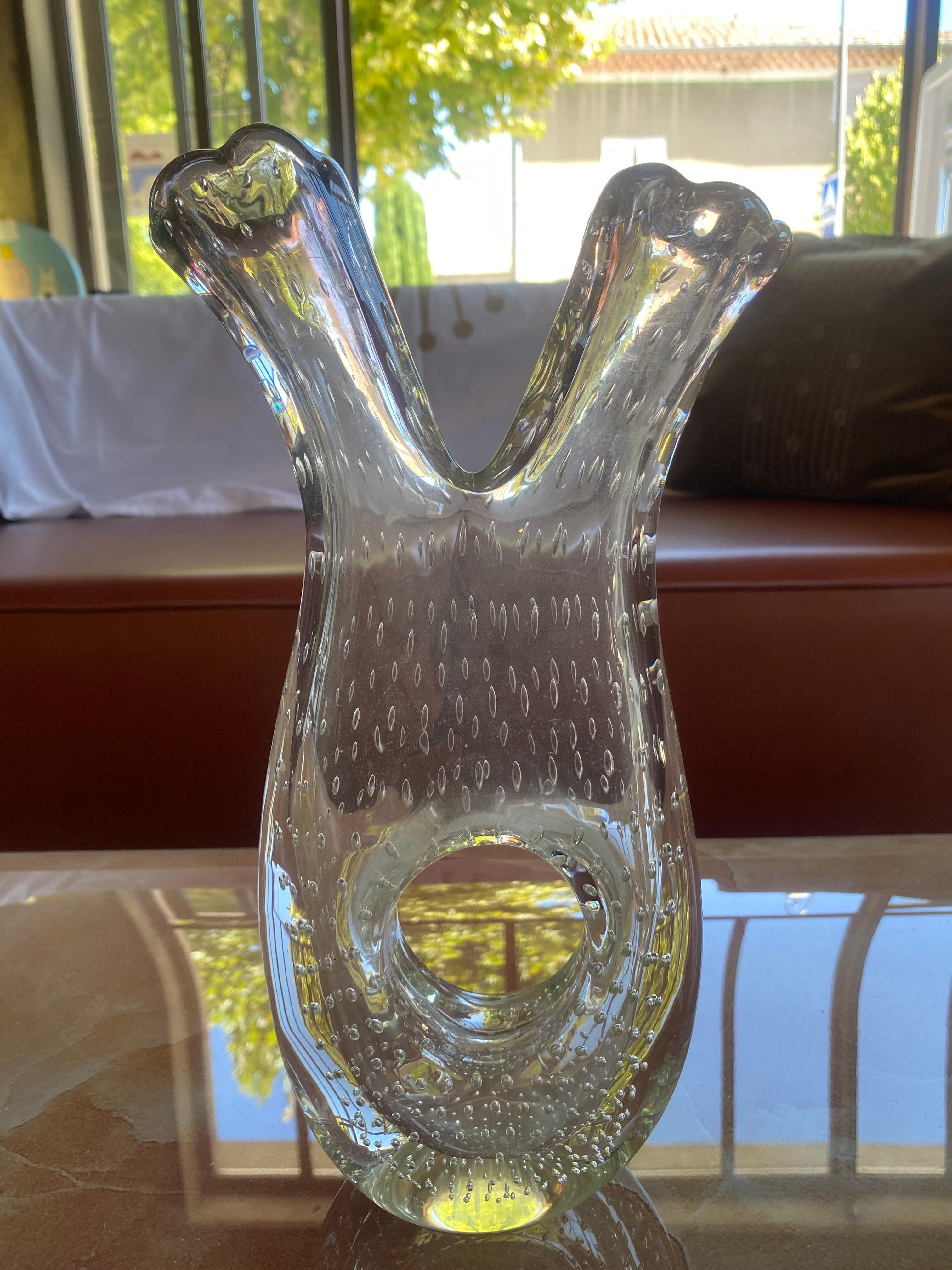 Murano
Bubbled glass vase
Transparent with purple reflections on both necks
1978
Perfect condition
H32 x W17.5 x D6.5 cm
1.2 kg
390 euros 