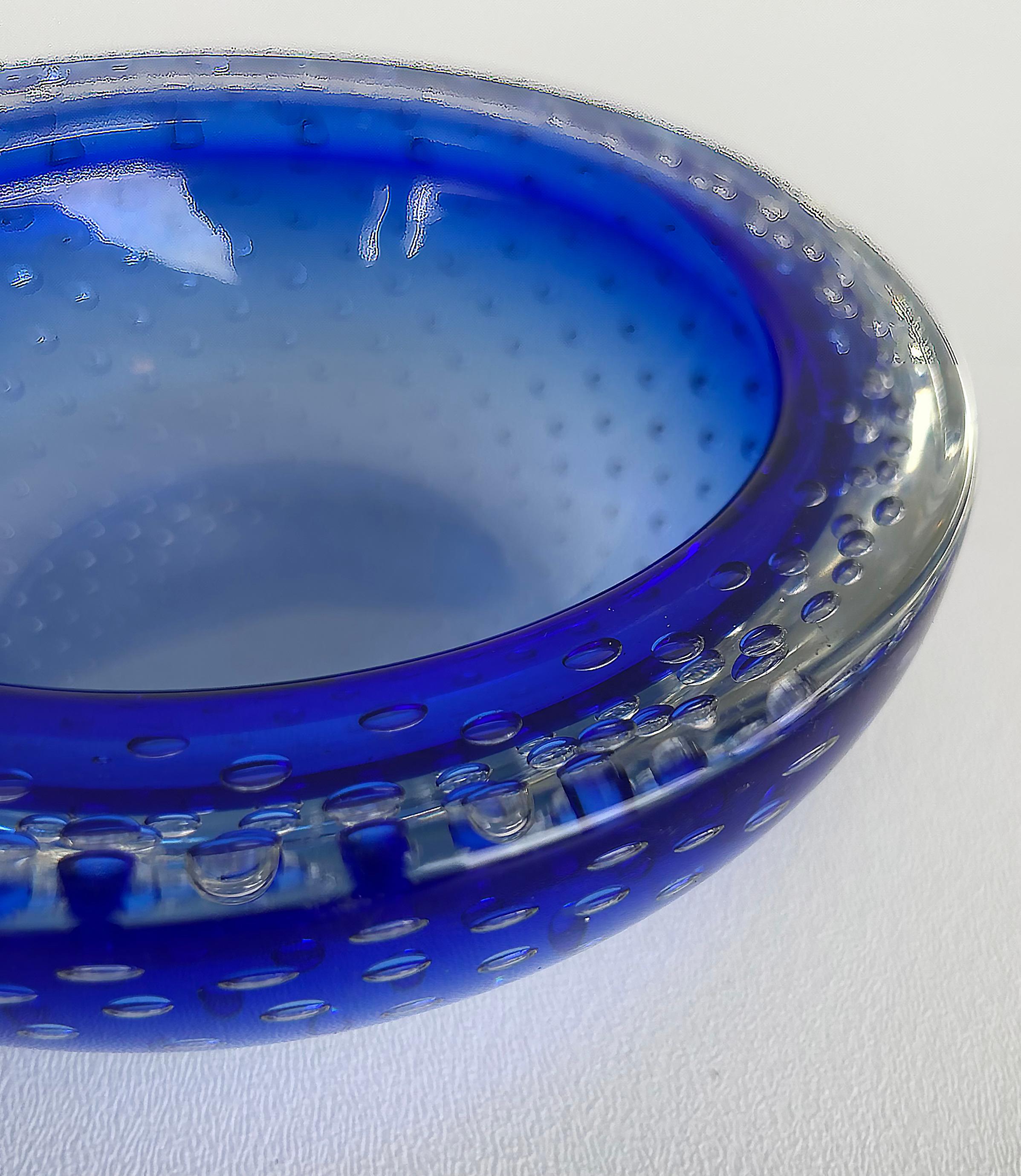 Ciotola decorativa in vetro soffiato blu e trasparente di Murano Bullicante In condizioni buone in vendita a Miami, FL