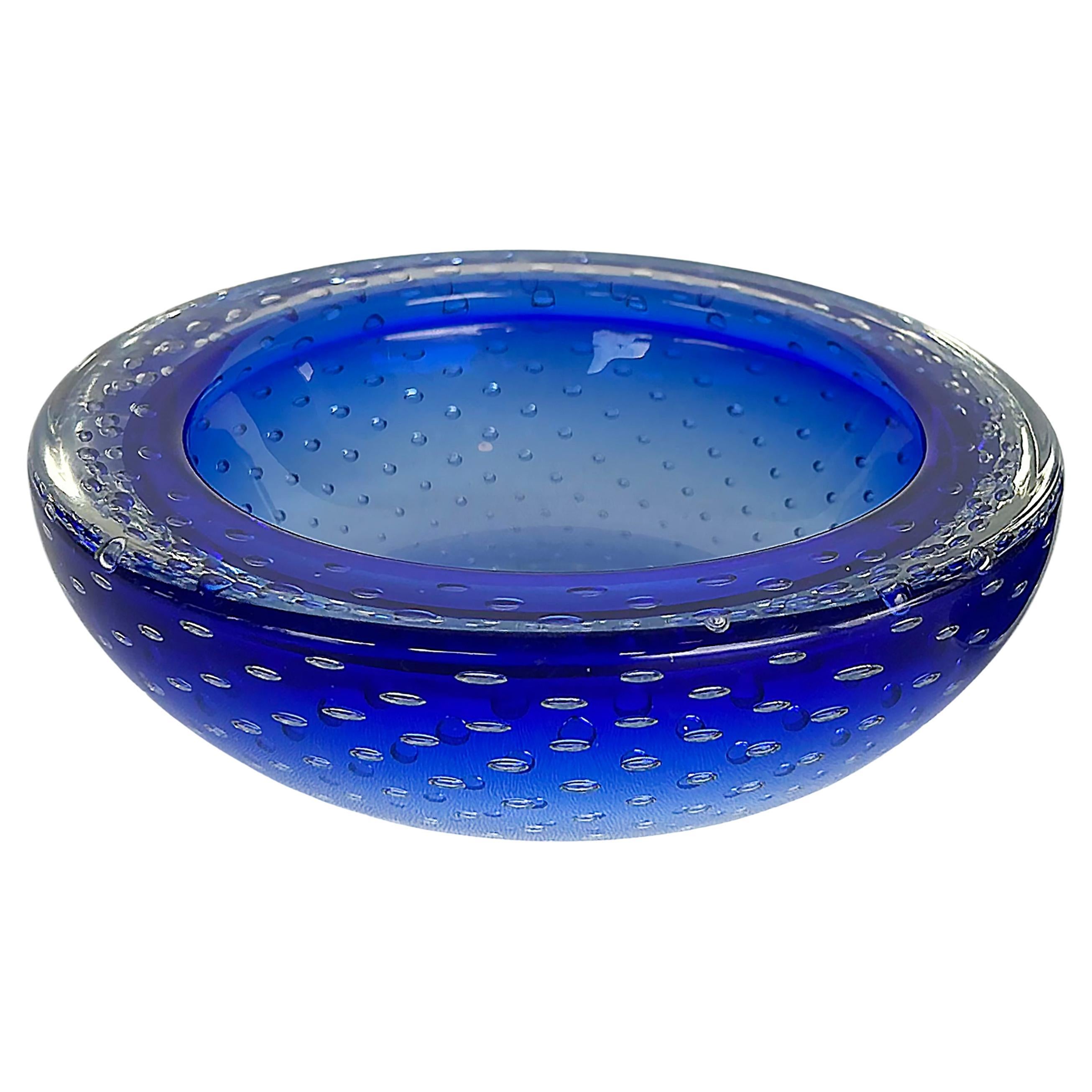 Ciotola decorativa in vetro soffiato blu e trasparente di Murano Bullicante