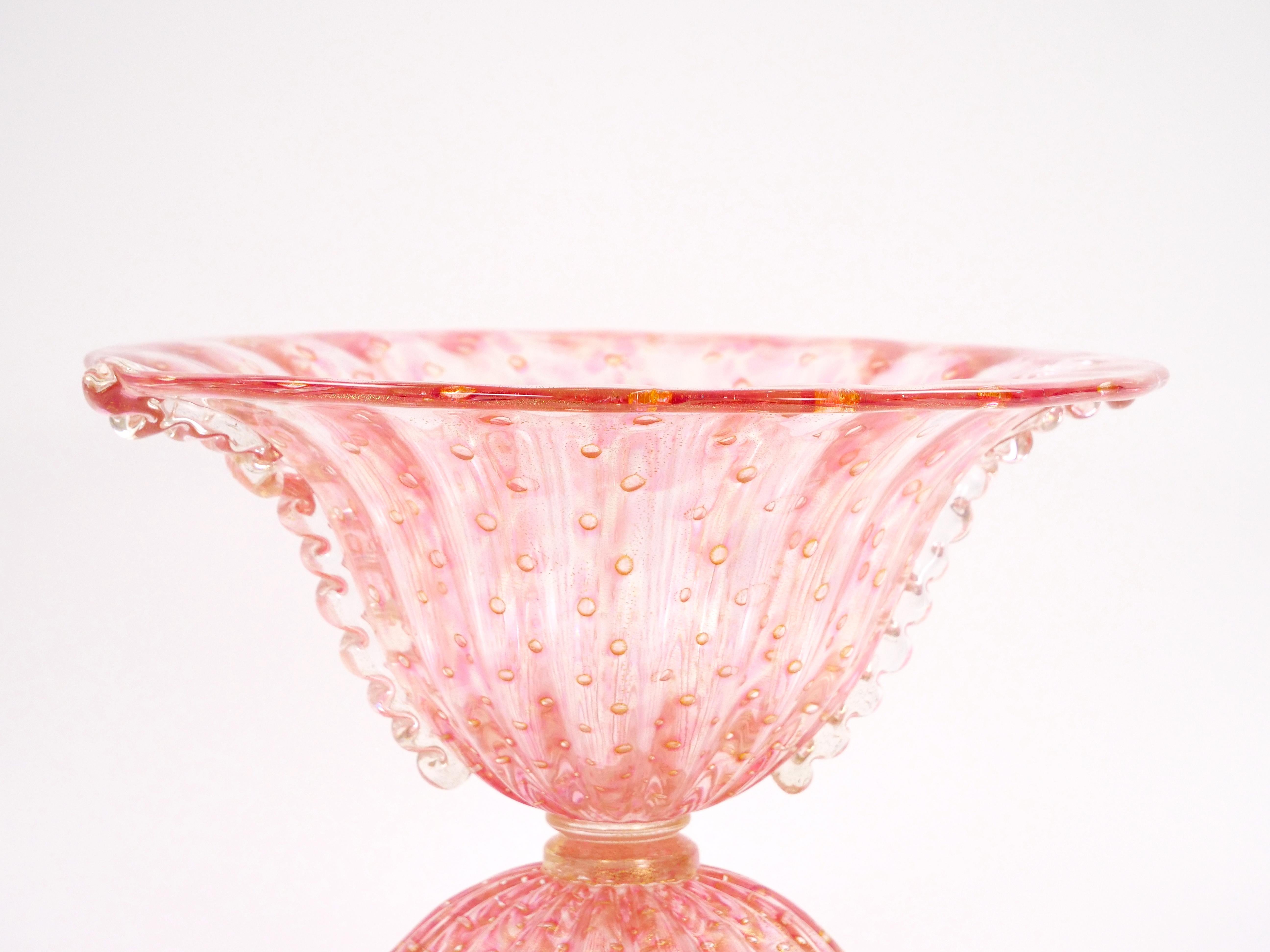 Fait main Bol de centre de table en verre de Murano Bullicante/Or infusé de couleur rose en vente