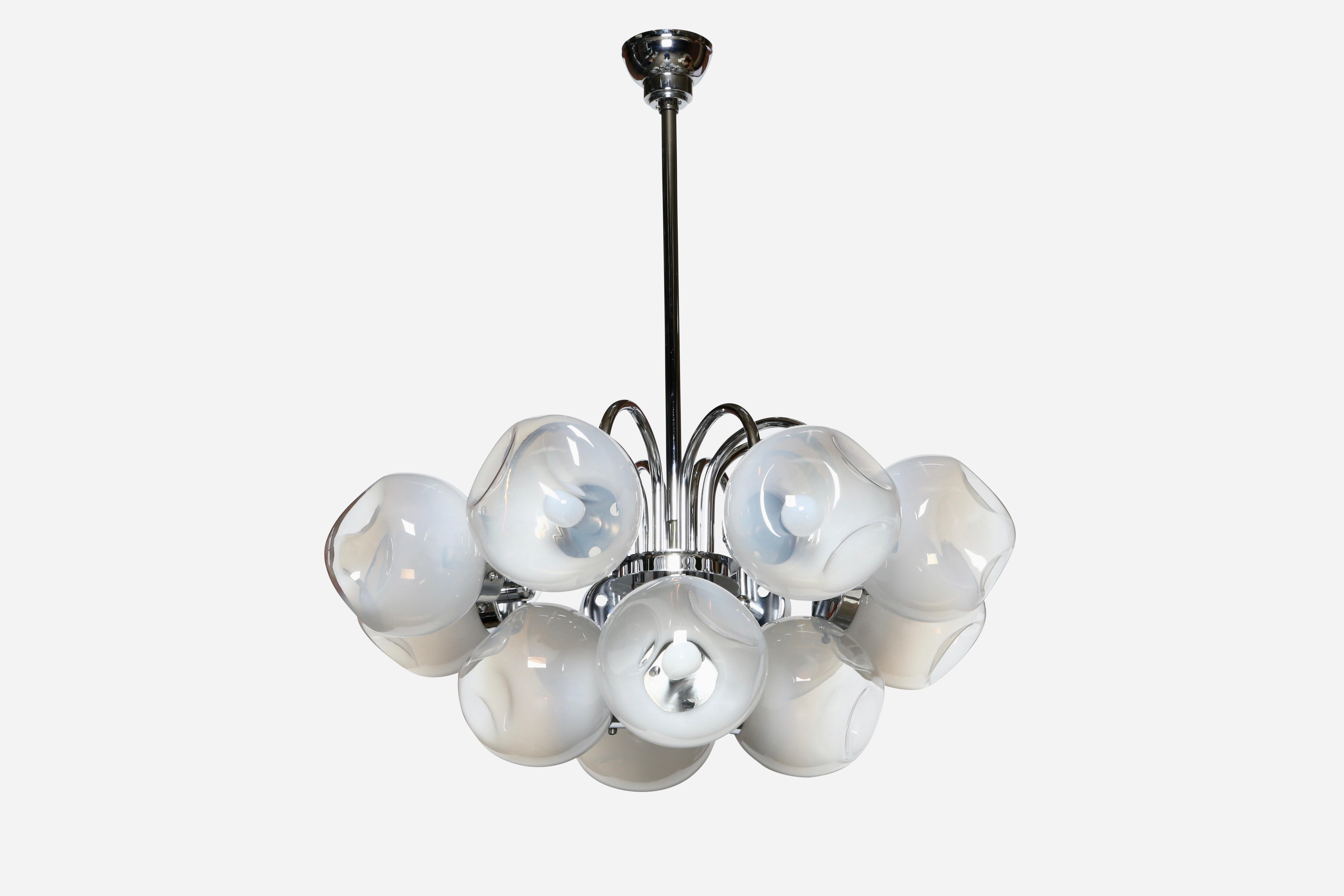 Lámpara de Murano Carlo Nason.
Italia años 60.
Cristal de Murano, metal cromado.
12 tomas de candelabro.
Recableado estadounidense gratuito previa solicitud.
La altura (caída total) es ajustable. Puede ser más corto.
Recableado GRATIS en EE.UU.
SIN