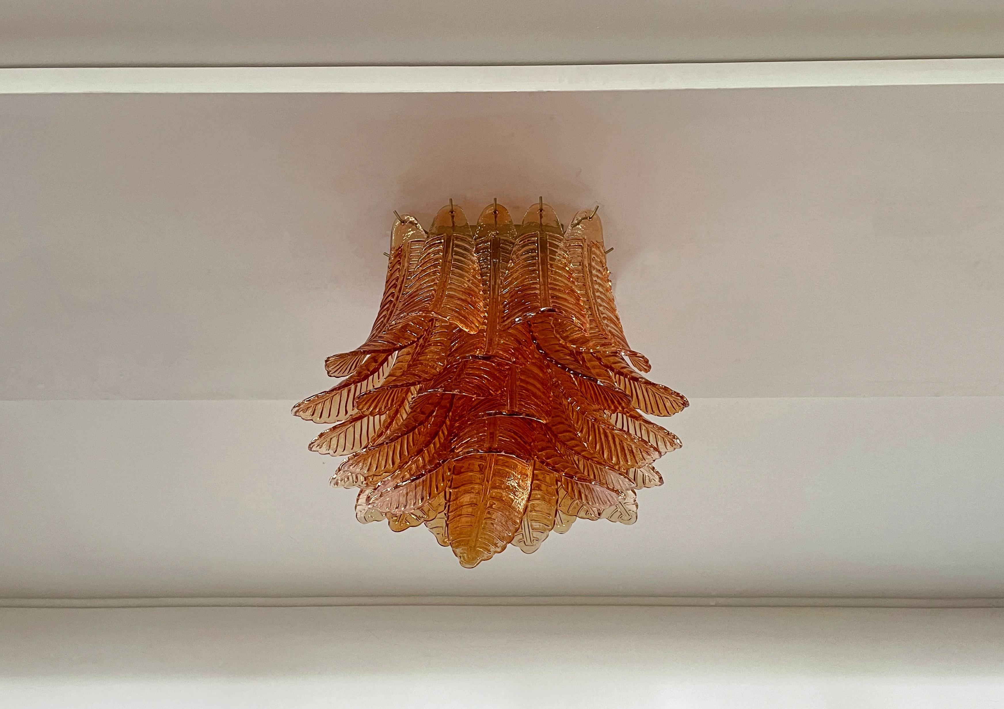 Mid-Century moderno Murano ceiling lamp – 32  amber felci glasses in vendita