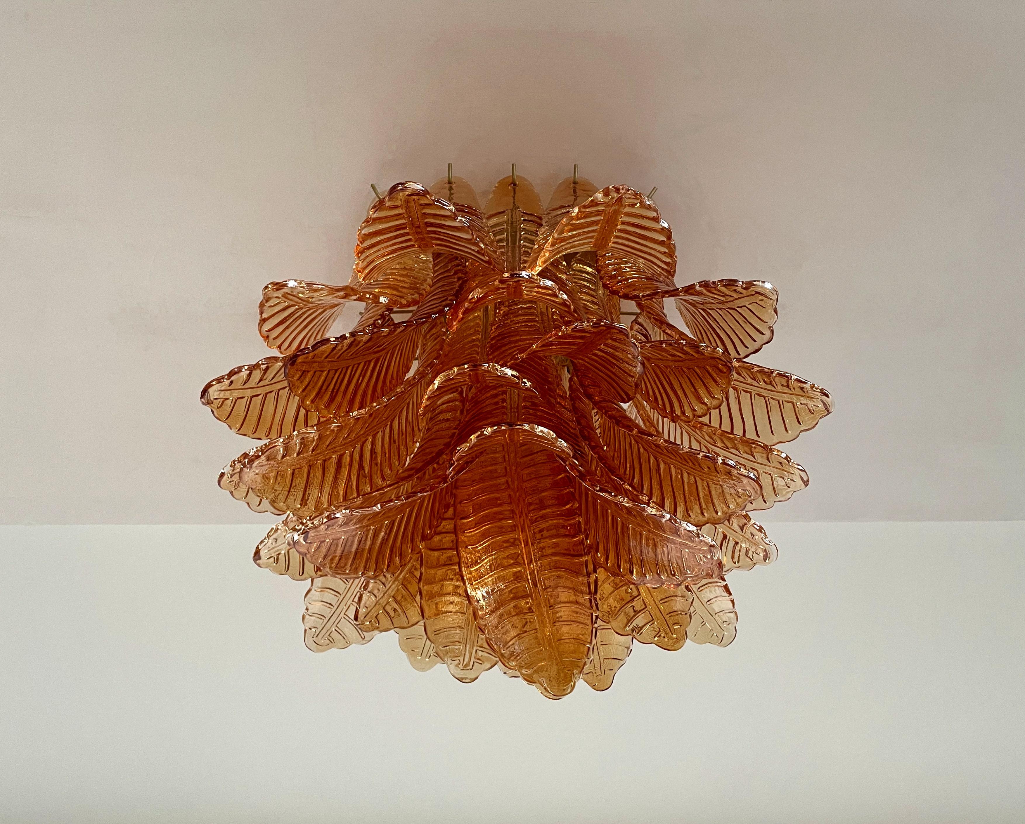 Galvanizzato Murano ceiling lamp – 32  amber felci glasses in vendita
