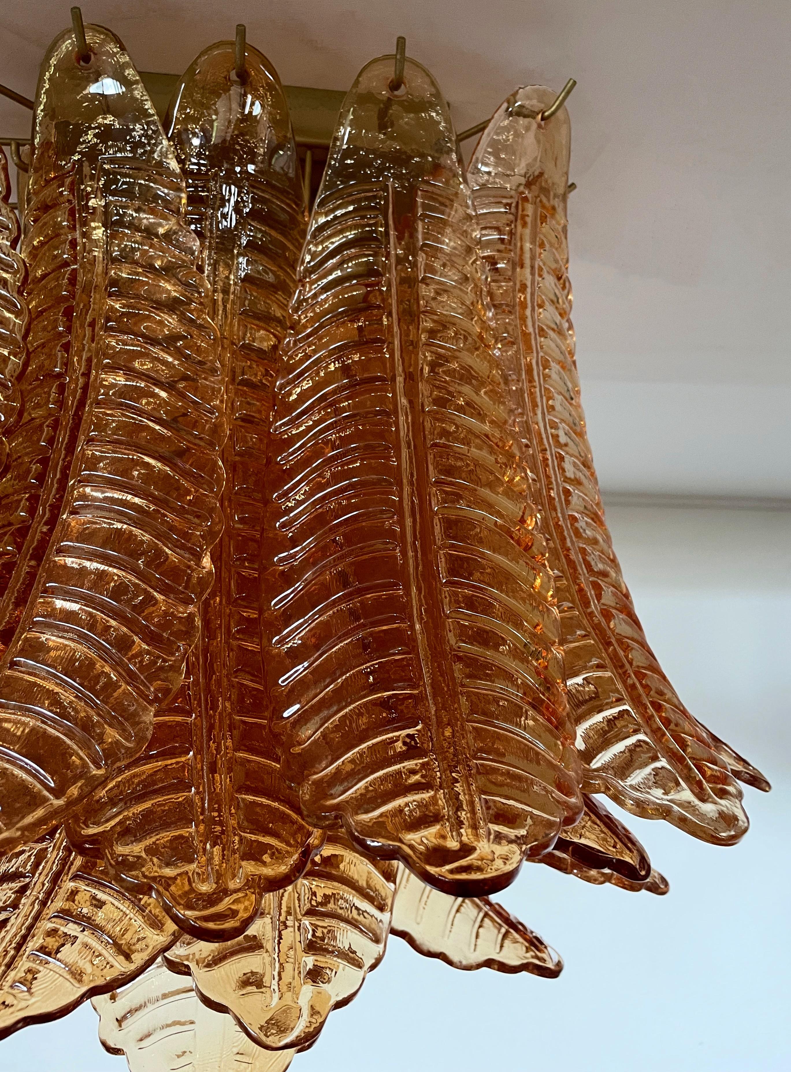 Vetro artistico Murano ceiling lamp – 32  amber felci glasses in vendita