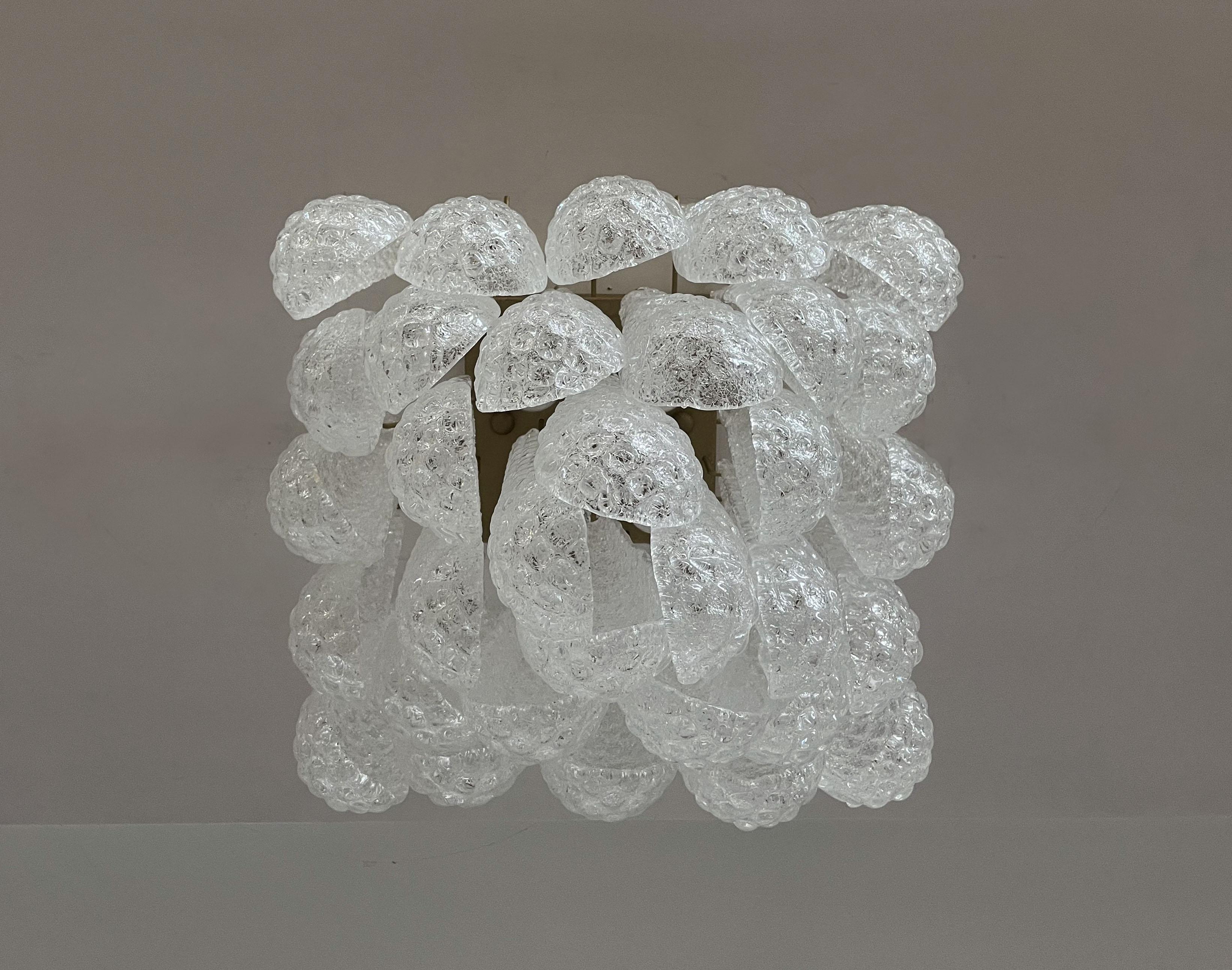 Plafonnier de Murano, 32 gouttes de verre transparent  ptales en vente 2