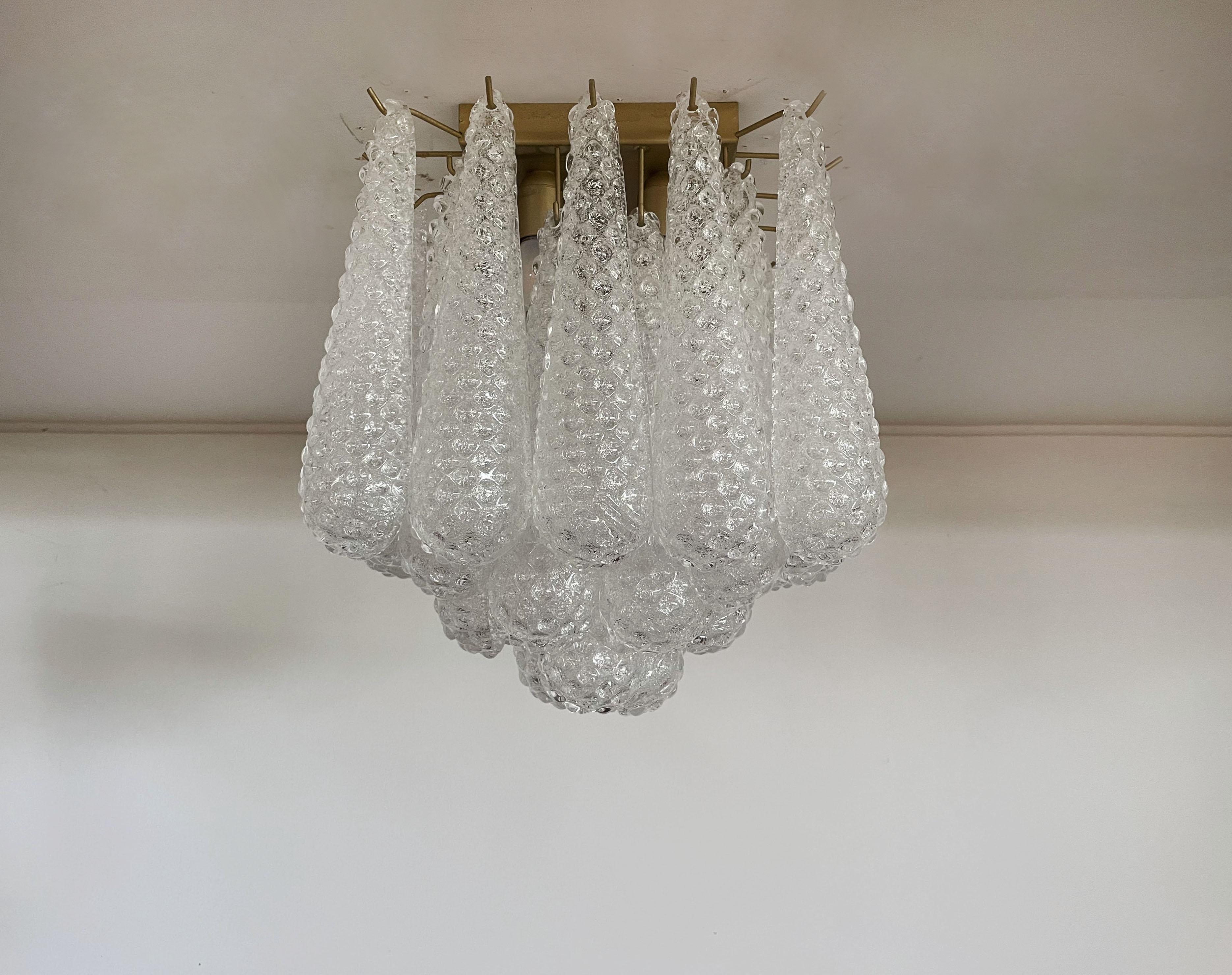 Murano Ceiling Lamp, 32 Clear Glass Petal Drops In Good Condition For Sale In Gaiarine Frazione Francenigo (TV), IT