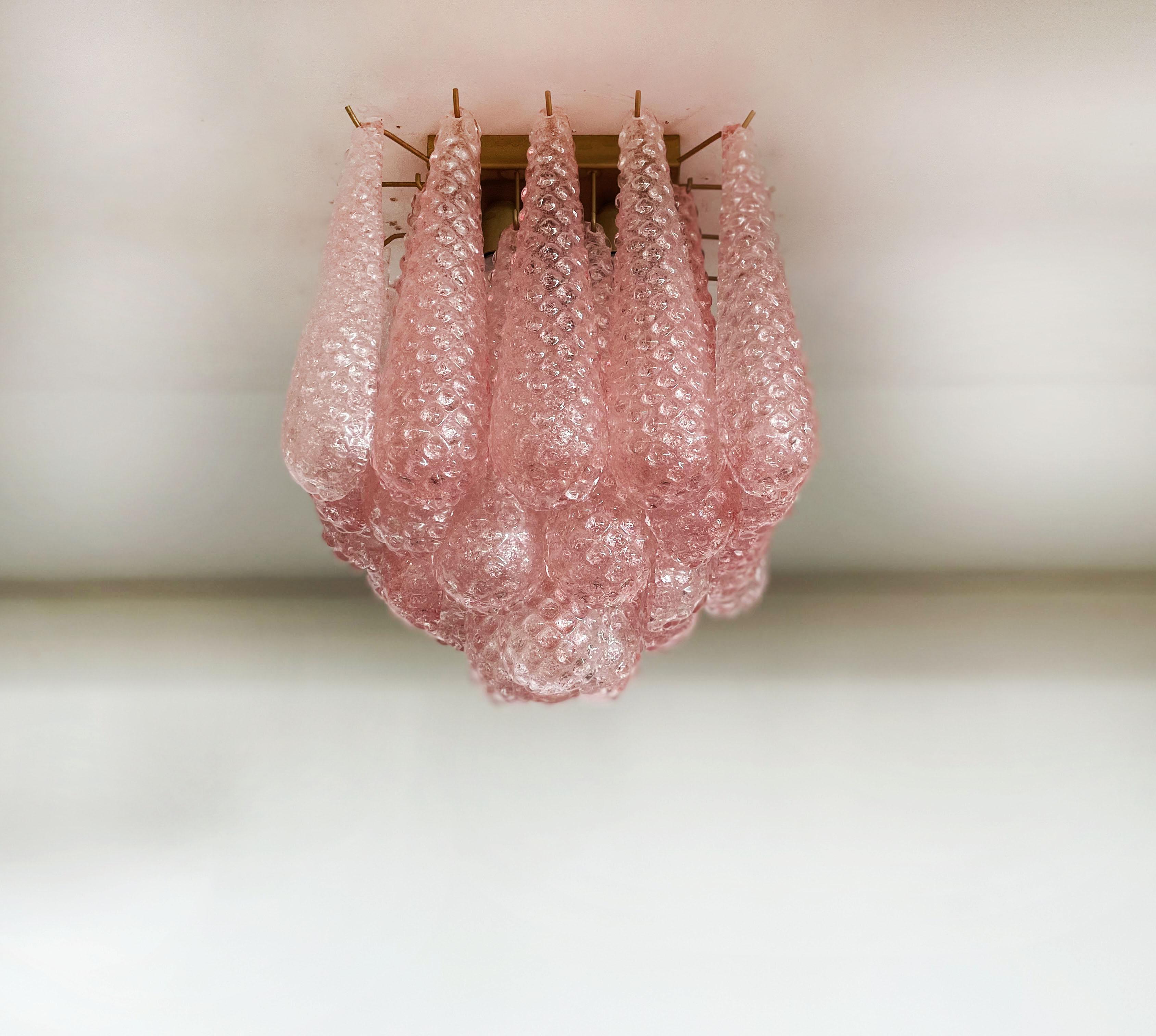 Lampada da soffitto di Murano - 32 gocce di petali di vetro rosa in vendita 10