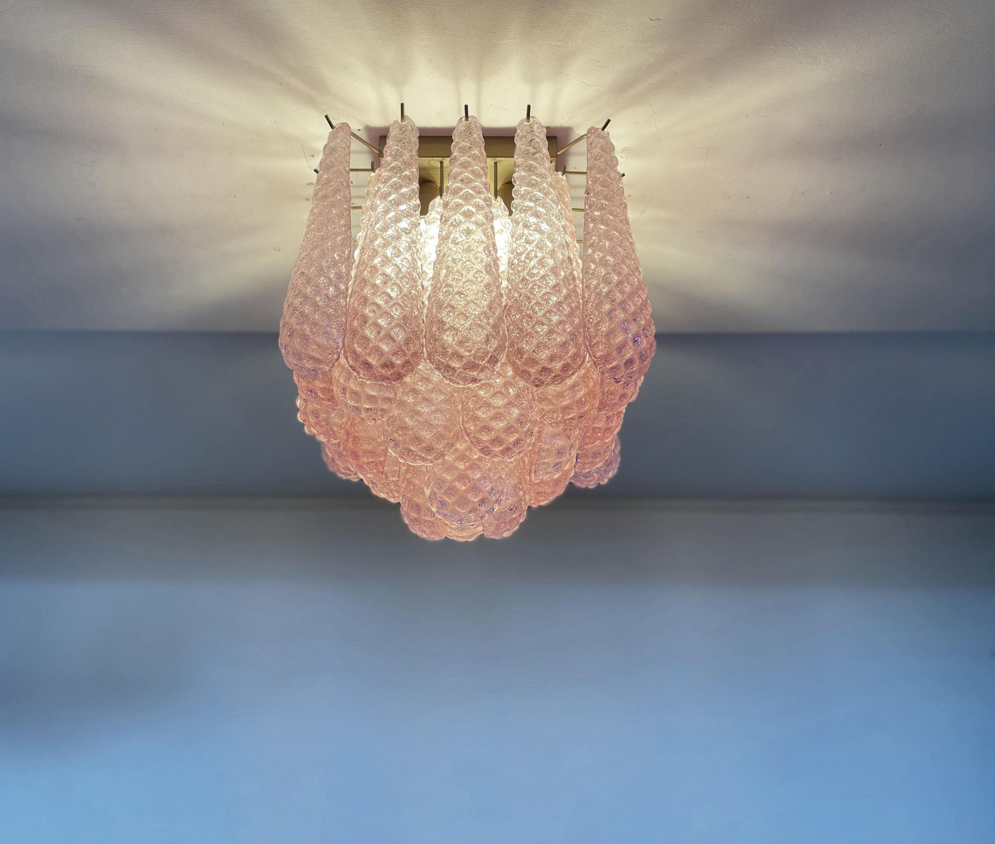 Murano ceiling lamp - 32 pink glass petal drops In Good Condition For Sale In Gaiarine Frazione Francenigo (TV), IT