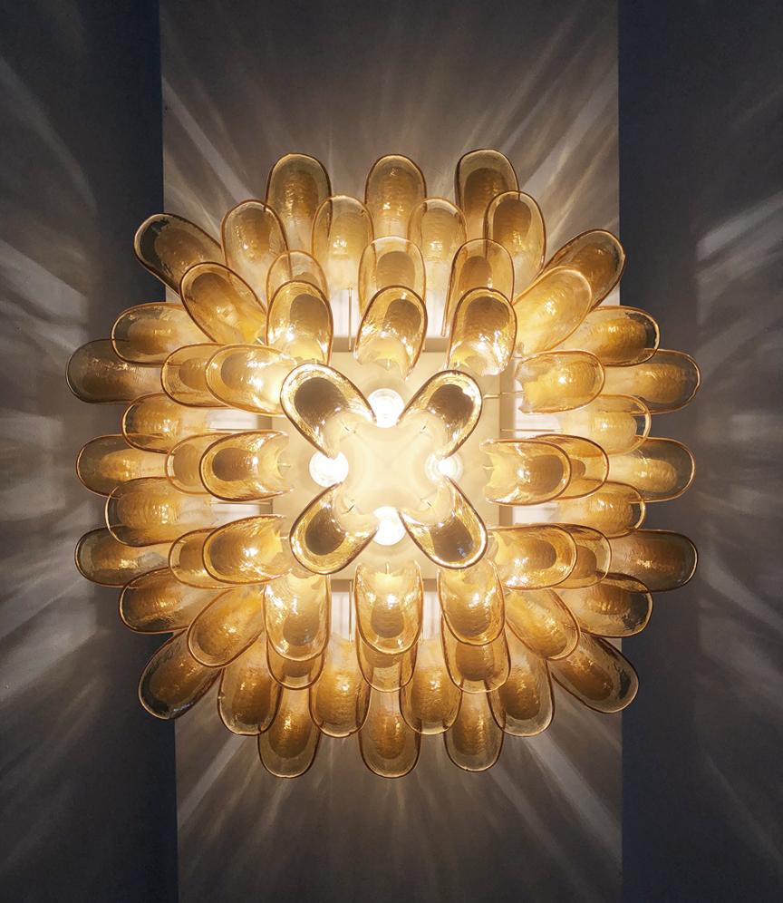 Murano Ceiling Lamp, 64 Caramel Lattimo Glass Petal In Good Condition For Sale In Gaiarine Frazione Francenigo (TV), IT