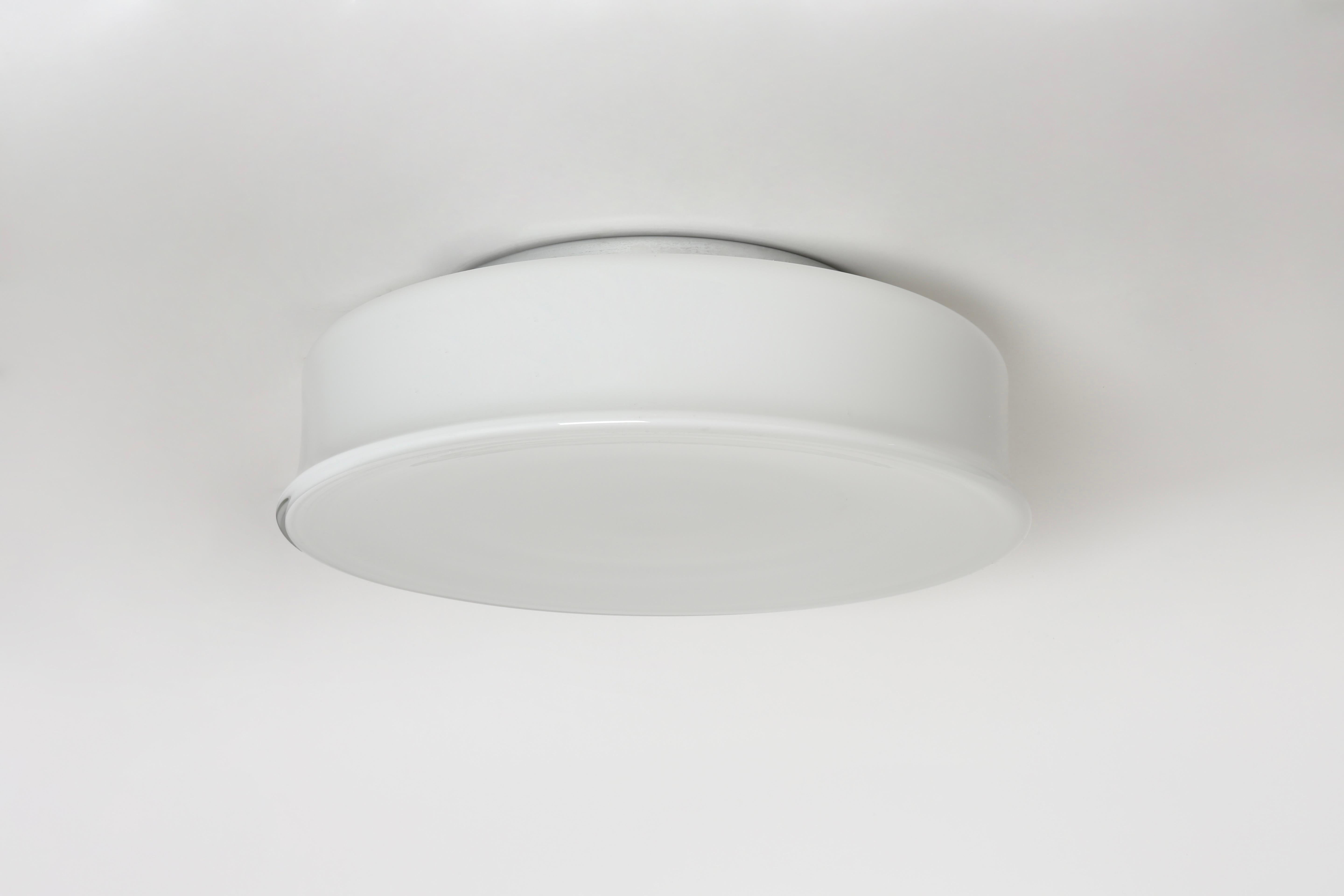 Murano glass flush mount ceiling light by Vistosi.
Glass is probably made by Vistosi, metal frame is new and custom made.
Designed and made in Italy, 1960s.
White opaline glass, enameled metal.
Takes 3 Edison bulbs.
Complimentary US rewiring upon