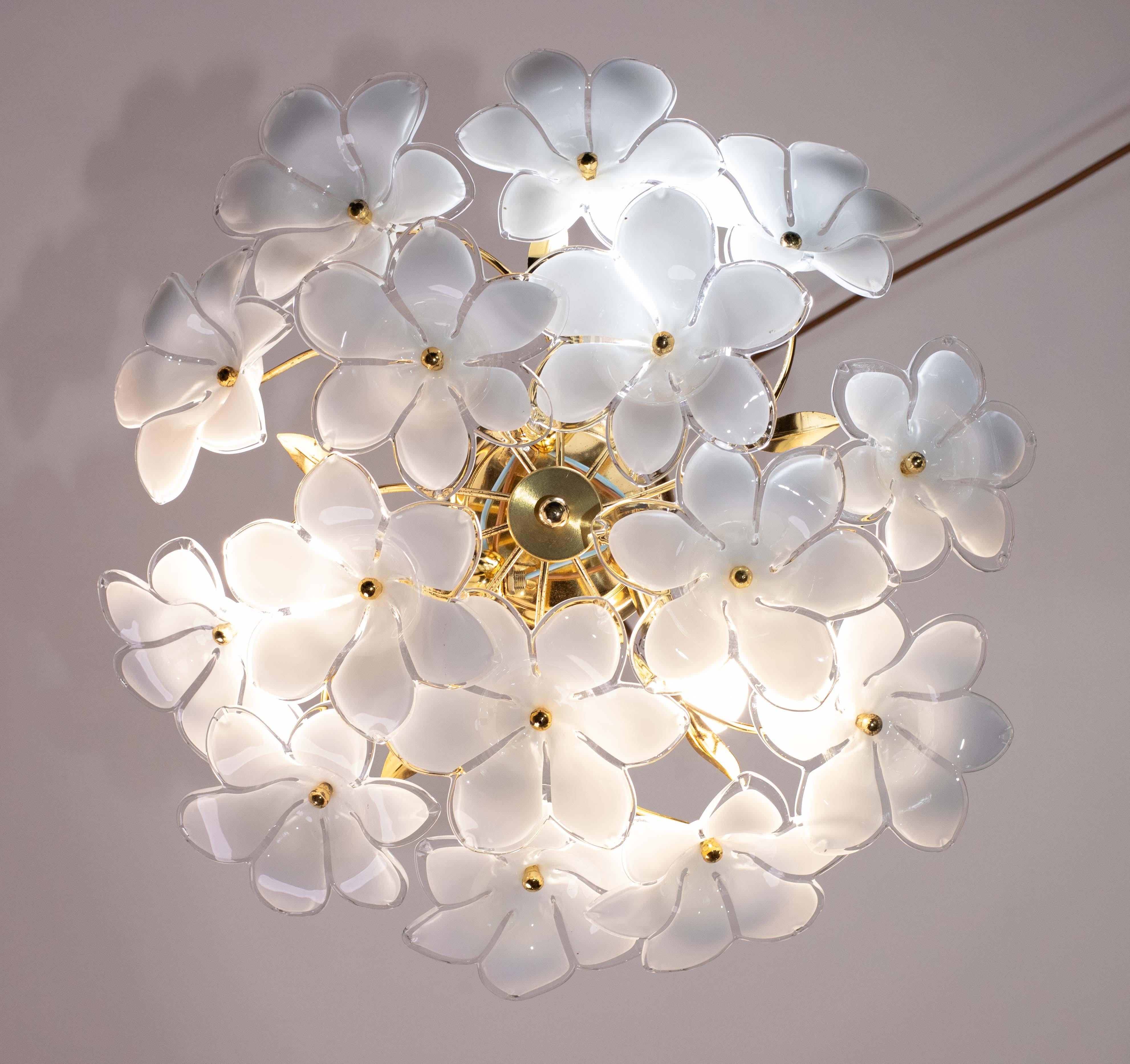 Lámpara de techo de Murano Flores blancas, 1970 en Bueno estado para la venta en Roma, IT