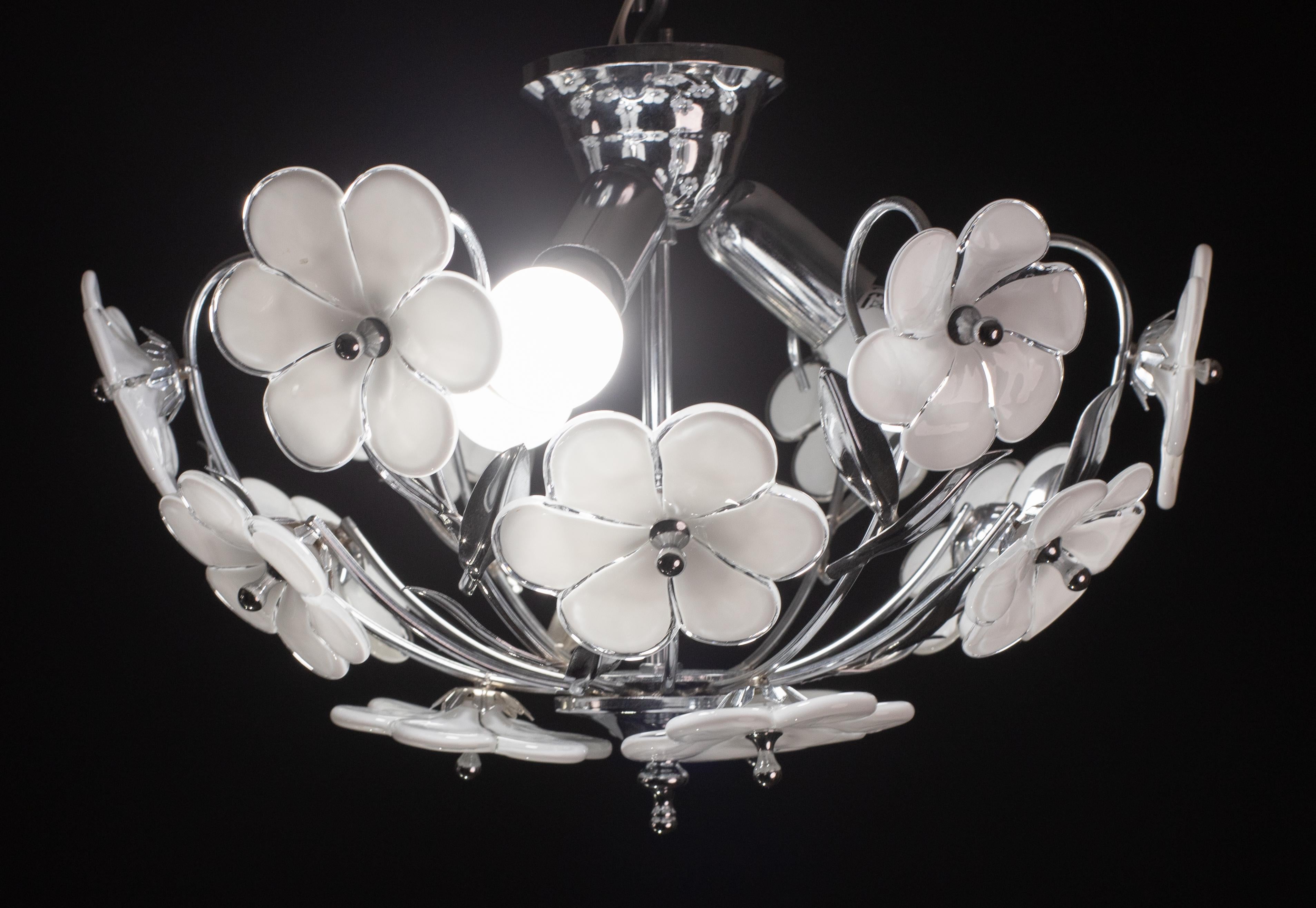 Late 20th Century Murano Ceiling Light White Flowers, 1970 For Sale