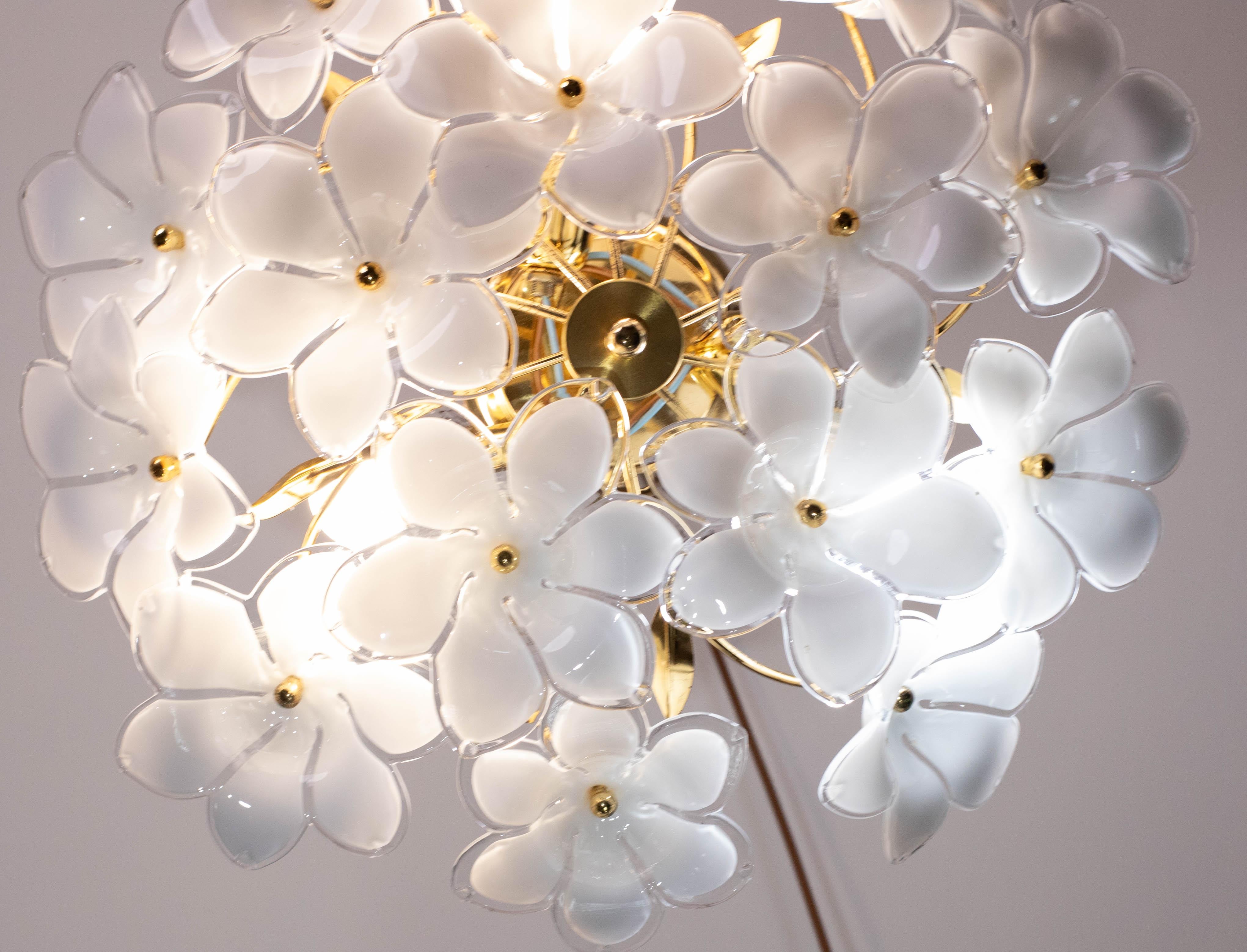 Lámpara de techo de Murano Flores blancas, 1970 Cristal de Murano en venta