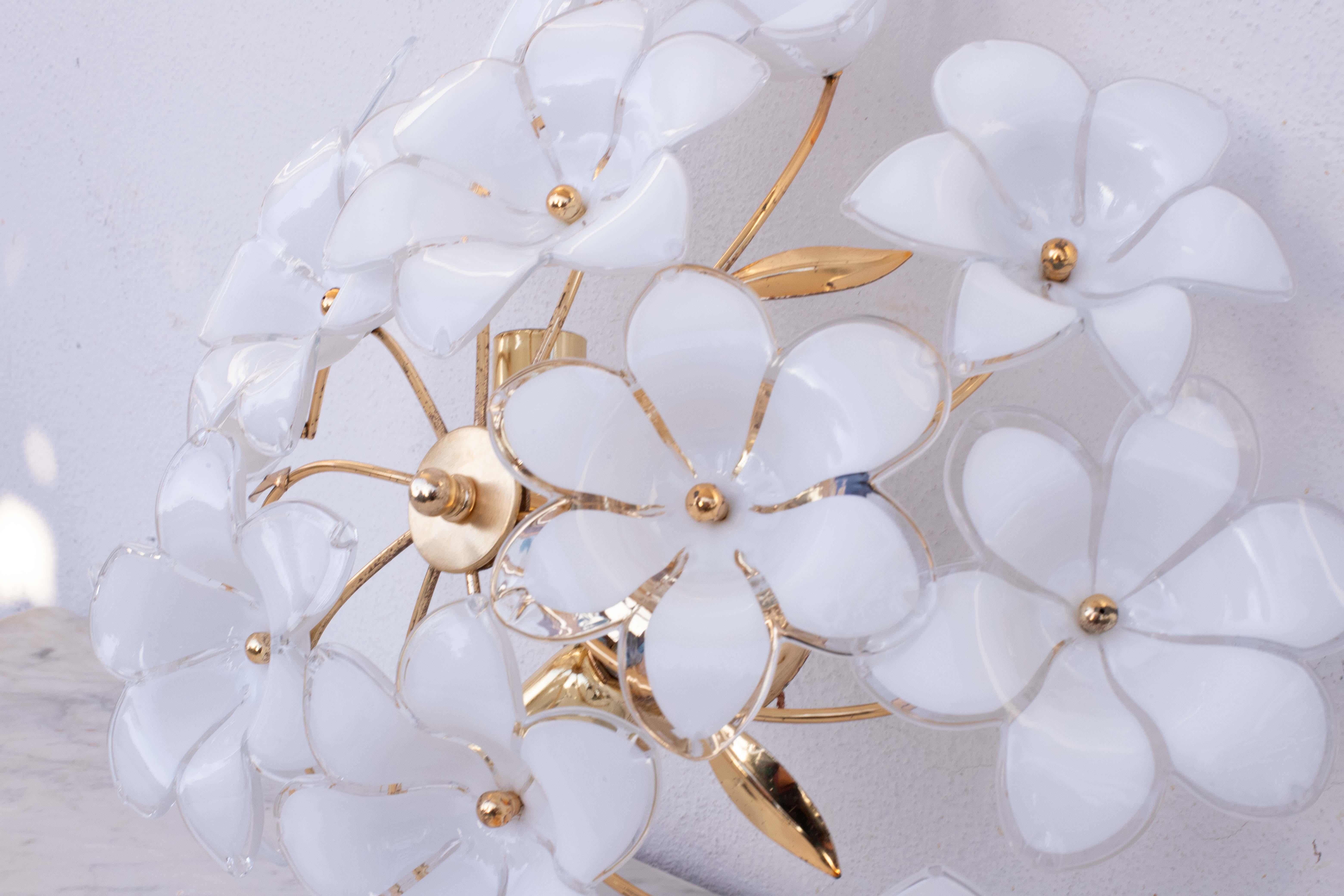 Lámpara de techo de Murano Flores blancas, 1970 en venta 1