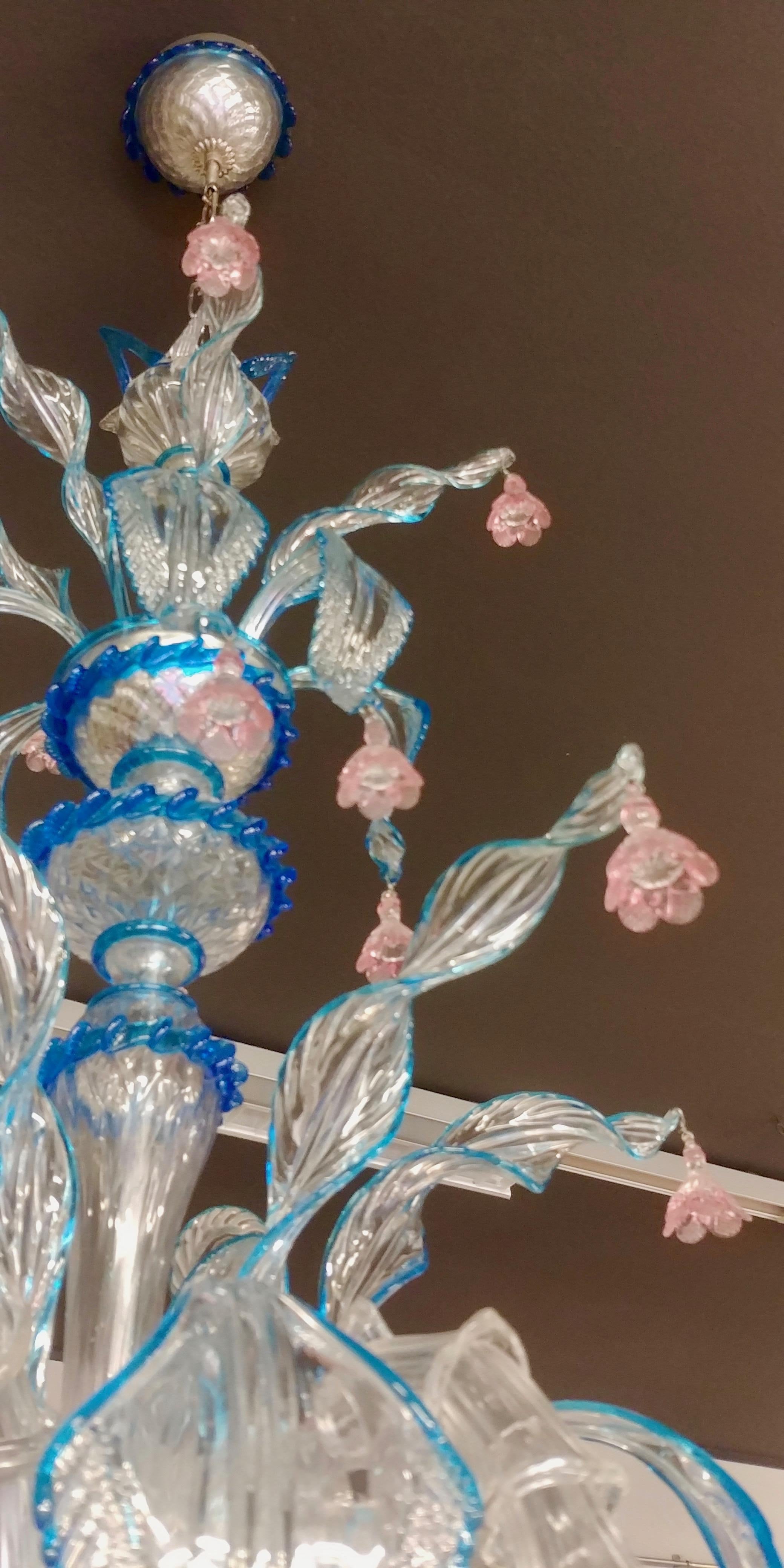 Andromeda Baroque Style Hand-Crafted Blue and Pink Murano Glass Chandelier, 1993 (Handgefertigt) im Angebot