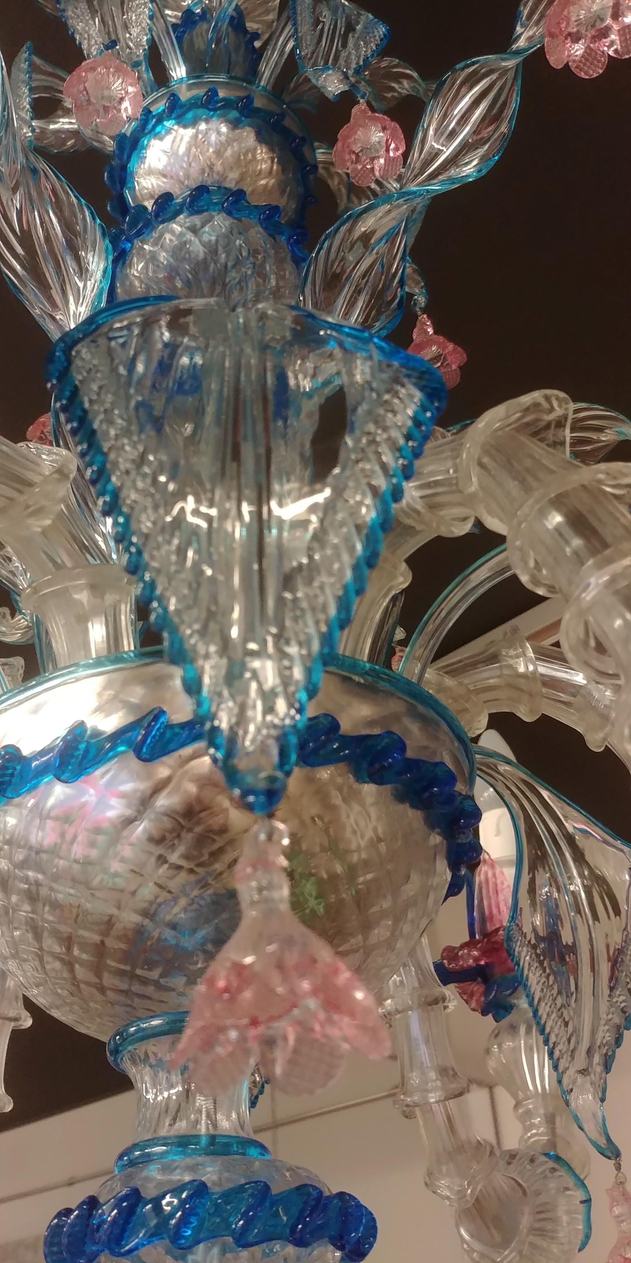Andromeda Baroque Style Hand-Crafted Blue and Pink Murano Glass Chandelier, 1993 im Zustand „Gut“ im Angebot in Monza, IT