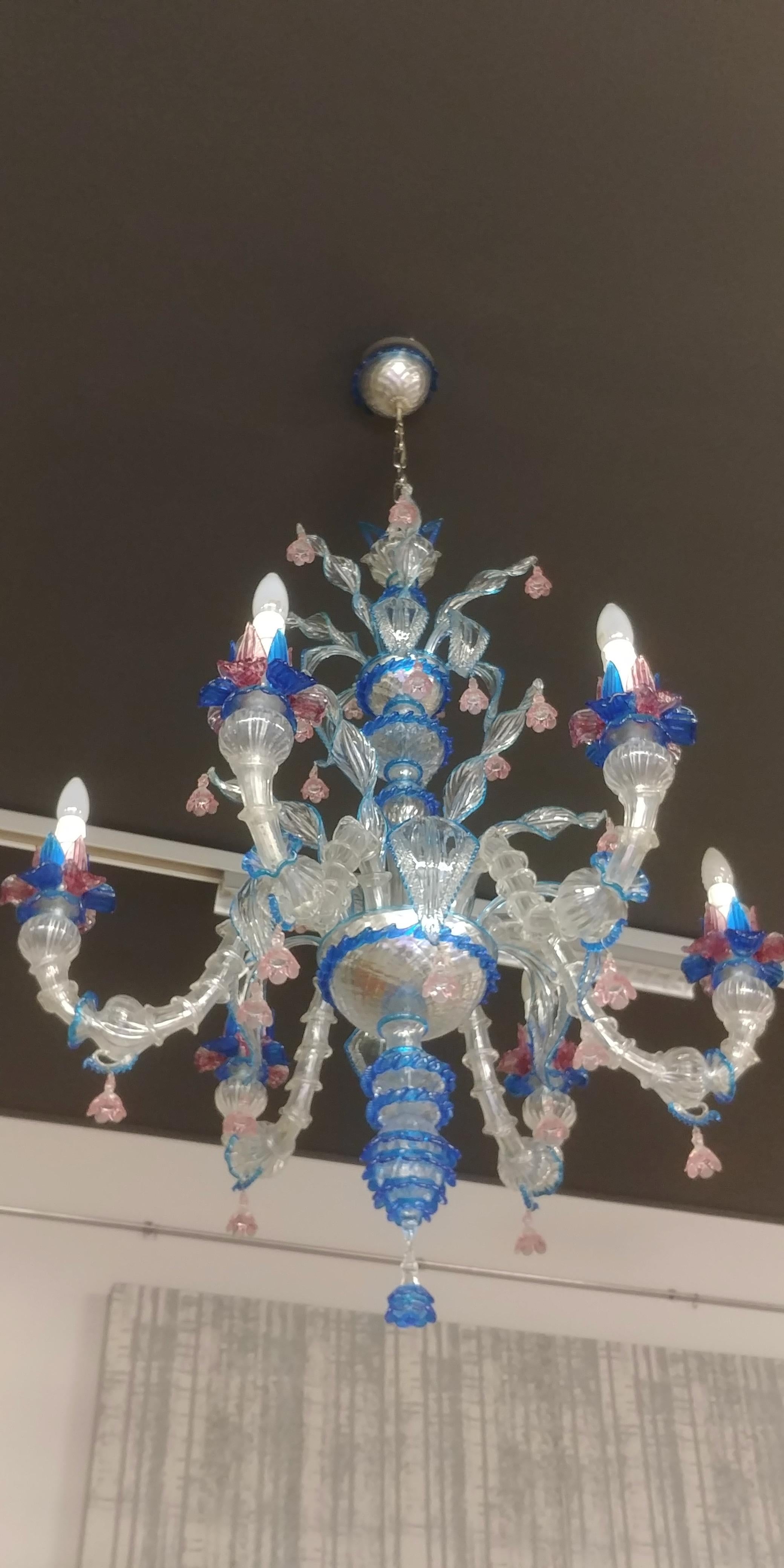 Andromeda Baroque Style Hand-Crafted Blue and Pink Murano Glass Chandelier, 1993 (Muranoglas) im Angebot