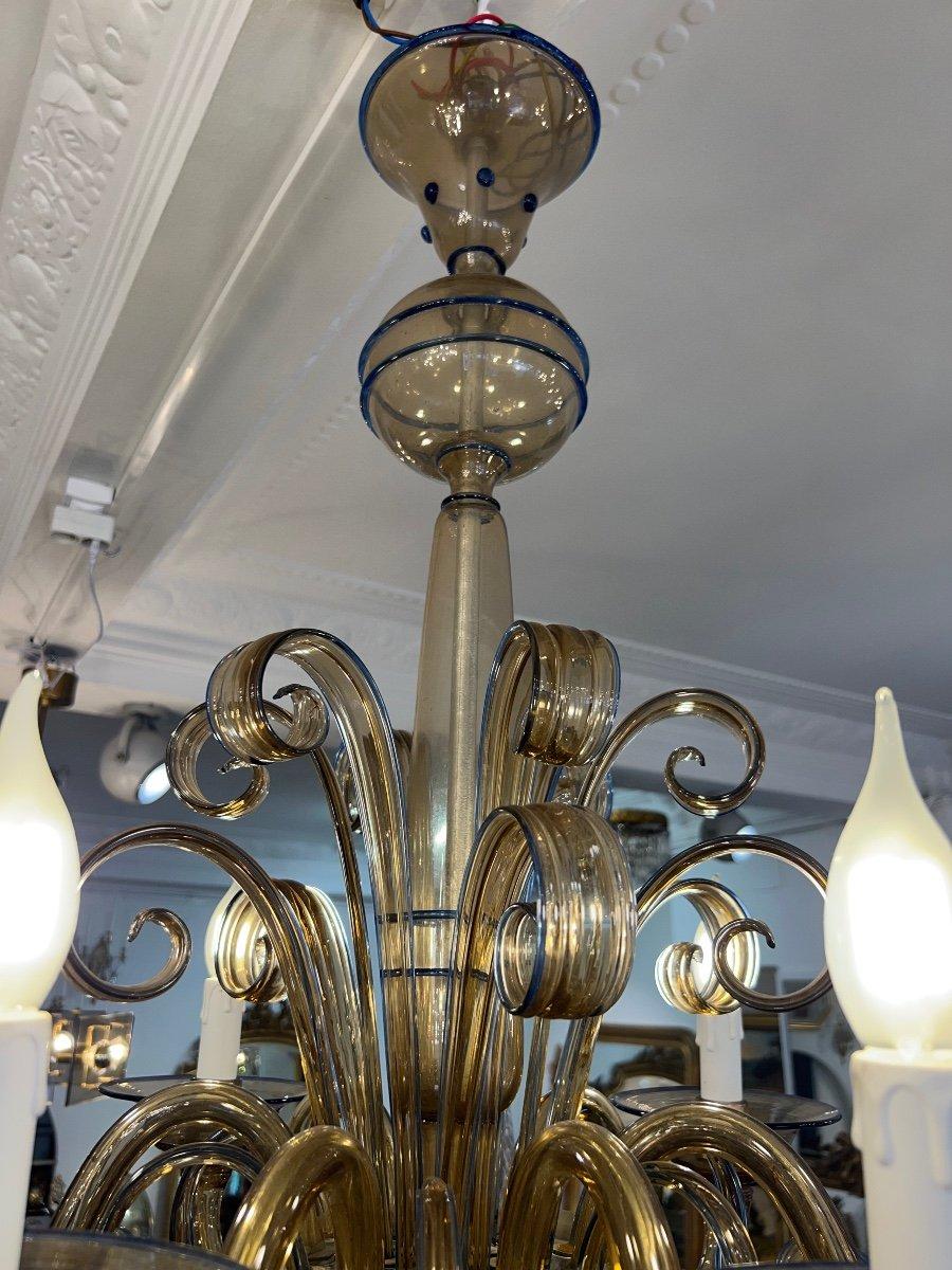This exquisite six-light chandelier was crafted by the renowned Italian glassmaker Paolo Venini (1895– 1959) in Murano during the 1950s. The cups are accentuated with a delicate blue lattice design. The electrical system is in excellent condition.