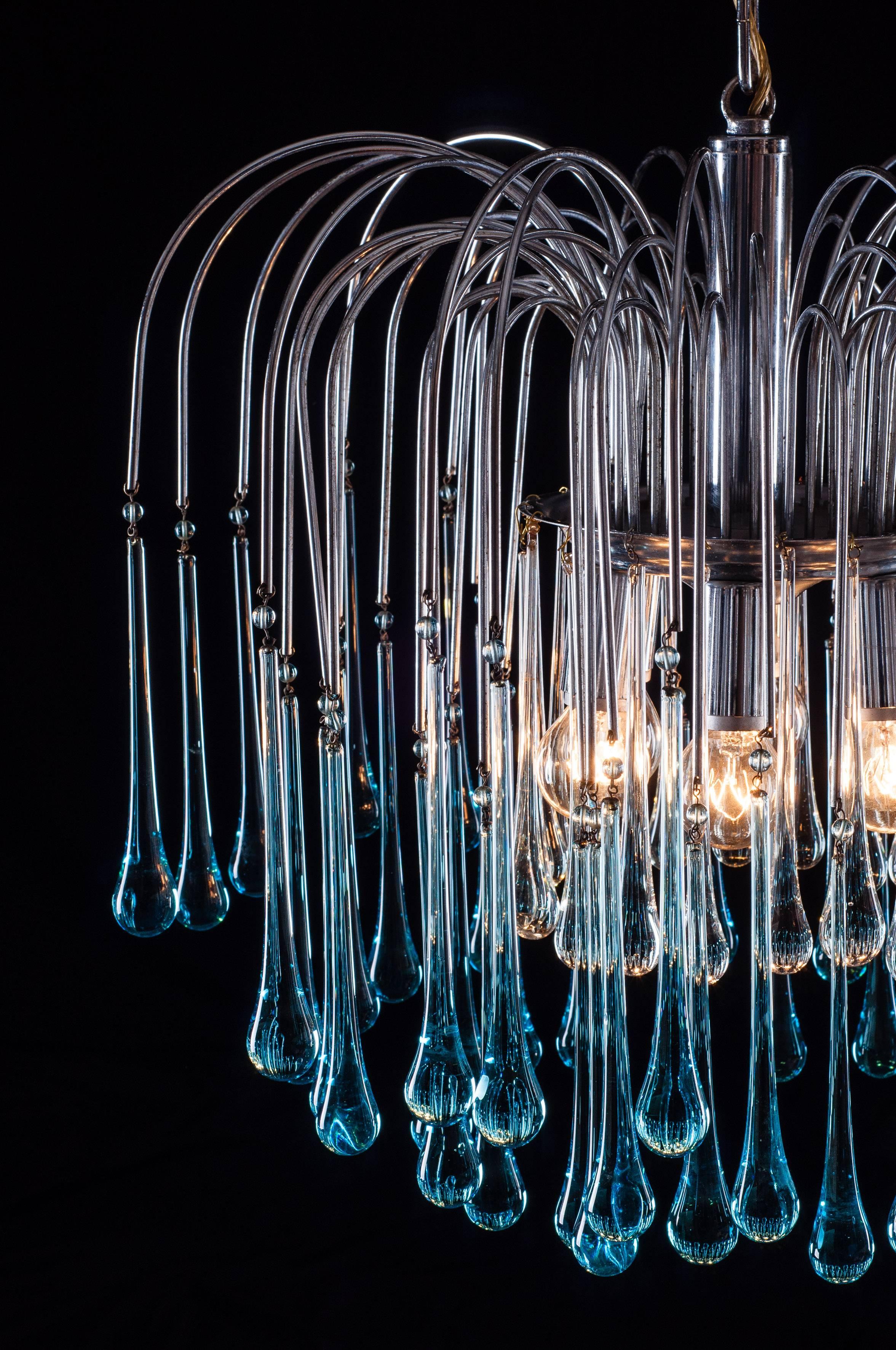 Wonderful fountain of light made by dozens of turquoise and ice droplets.
Measures: Height without chain 45 cm. width 45 cm.
