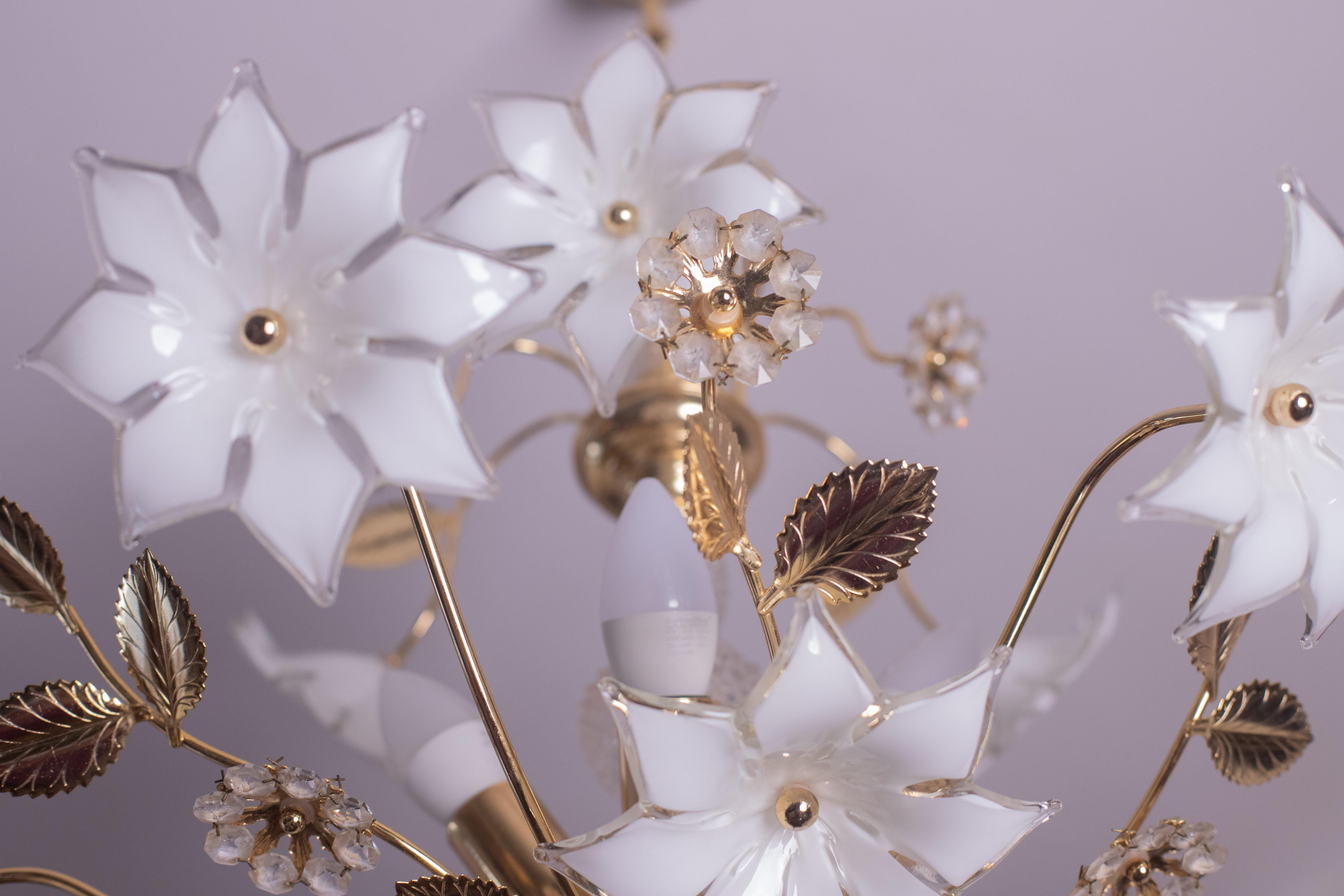 Lustre de Murano en cristal et fleurs blanches, années 1980 en vente 7