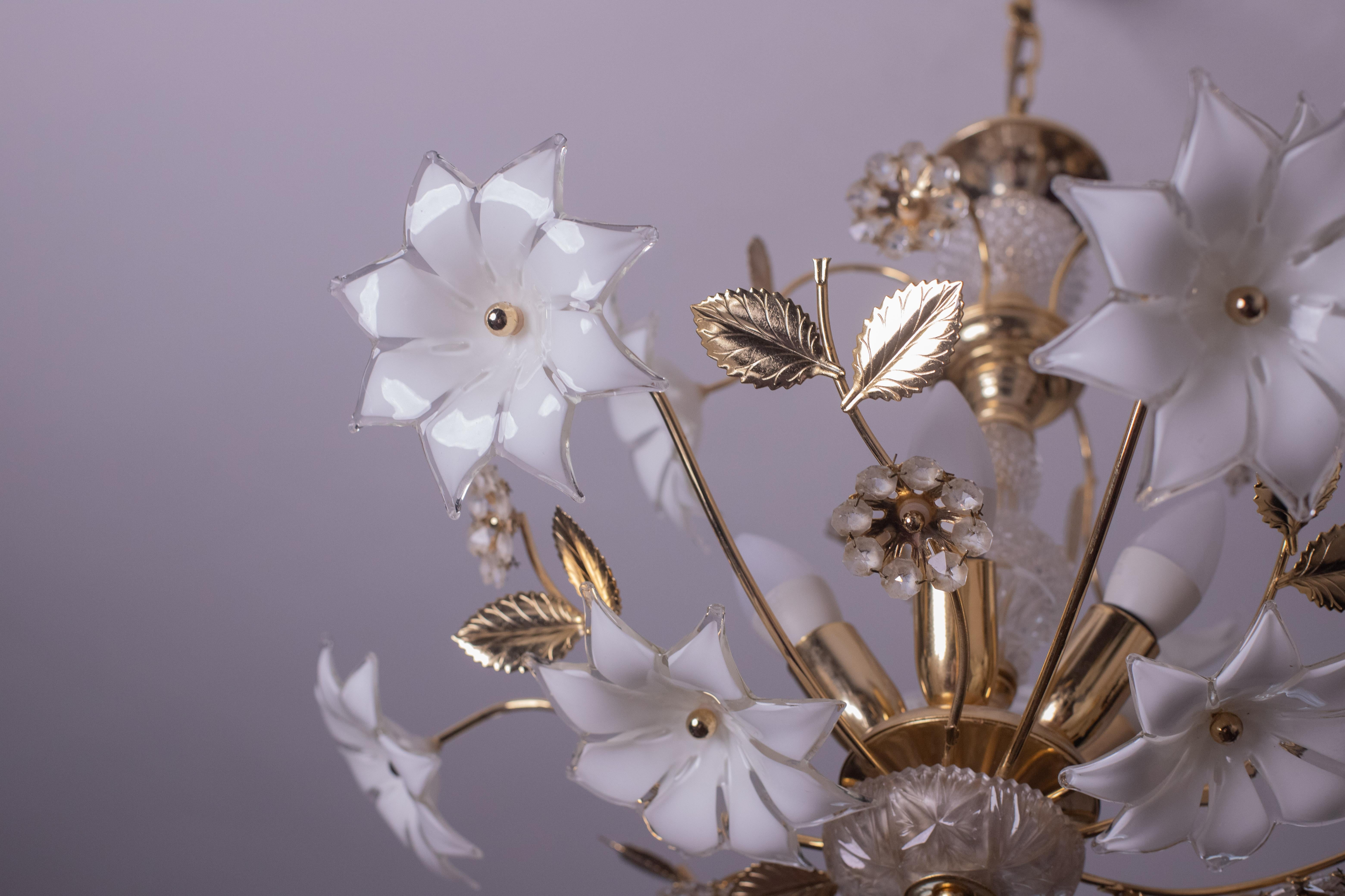 Murano Chandelier Crystal and White Flowers, 1980s For Sale 4