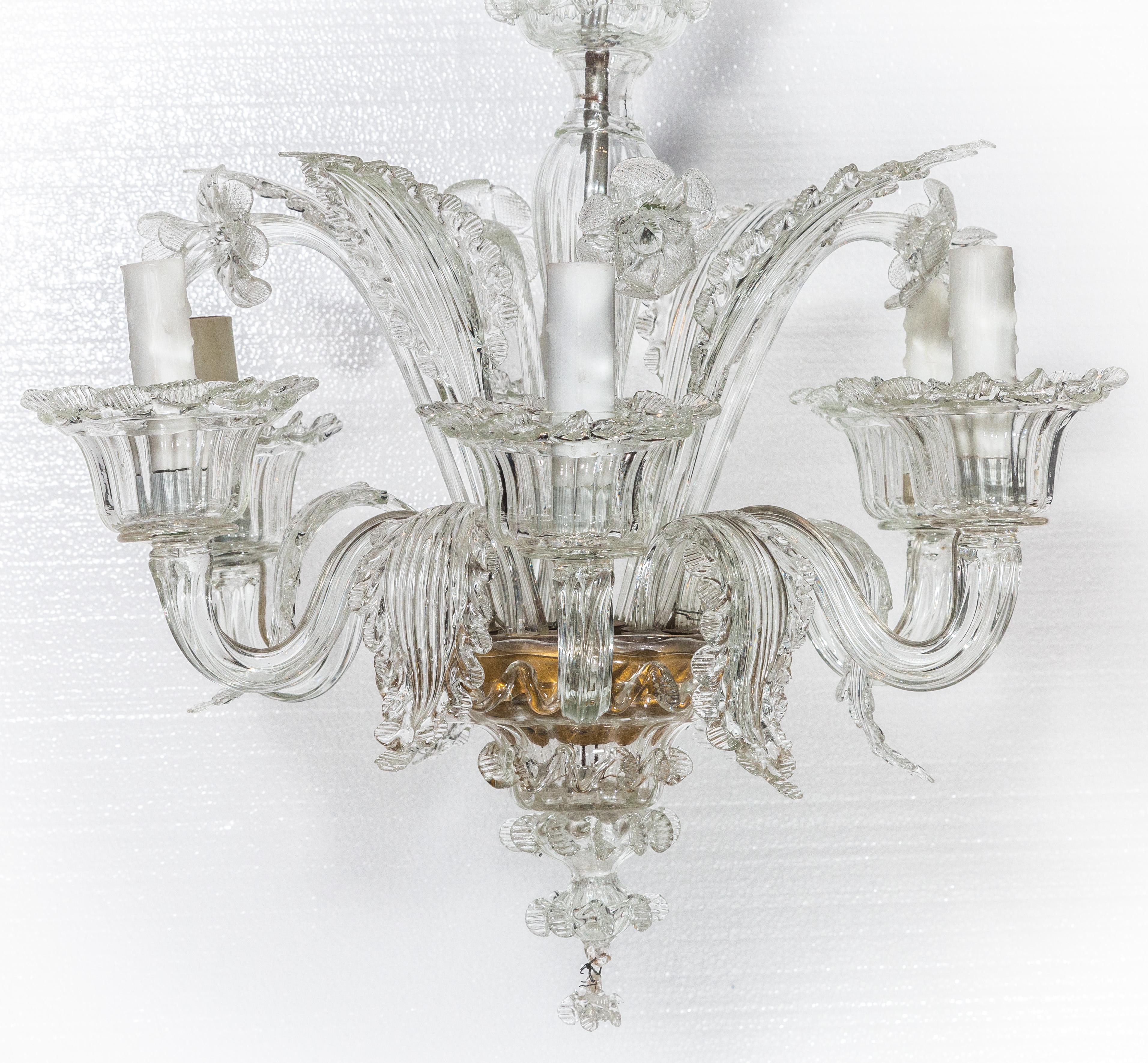 Clear Murano chandelier, beautiful designed, comes with 4