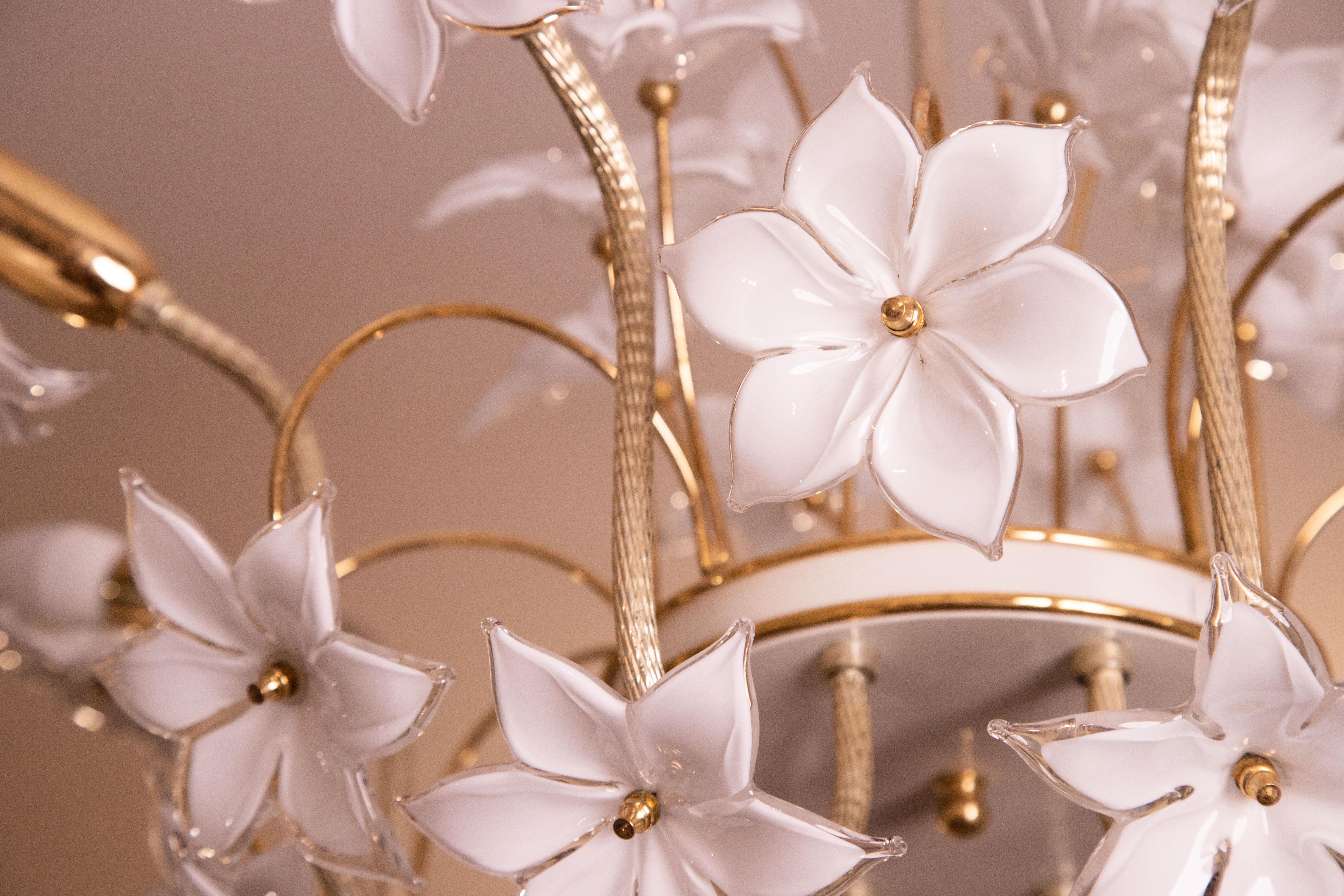Murano chandelier full of white flowers, 1970s 7