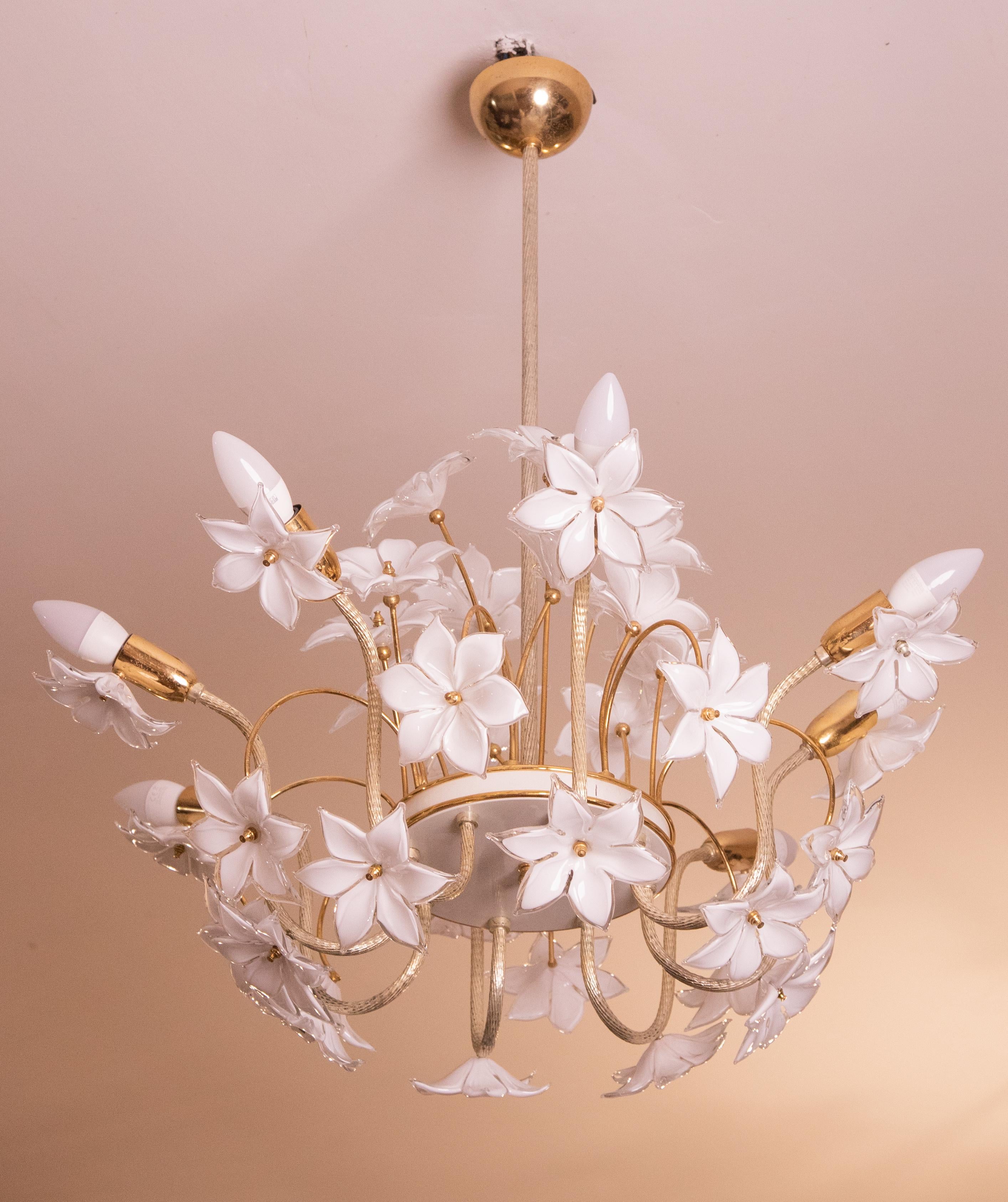 Murano chandelier full of white flowers, 1970s 1