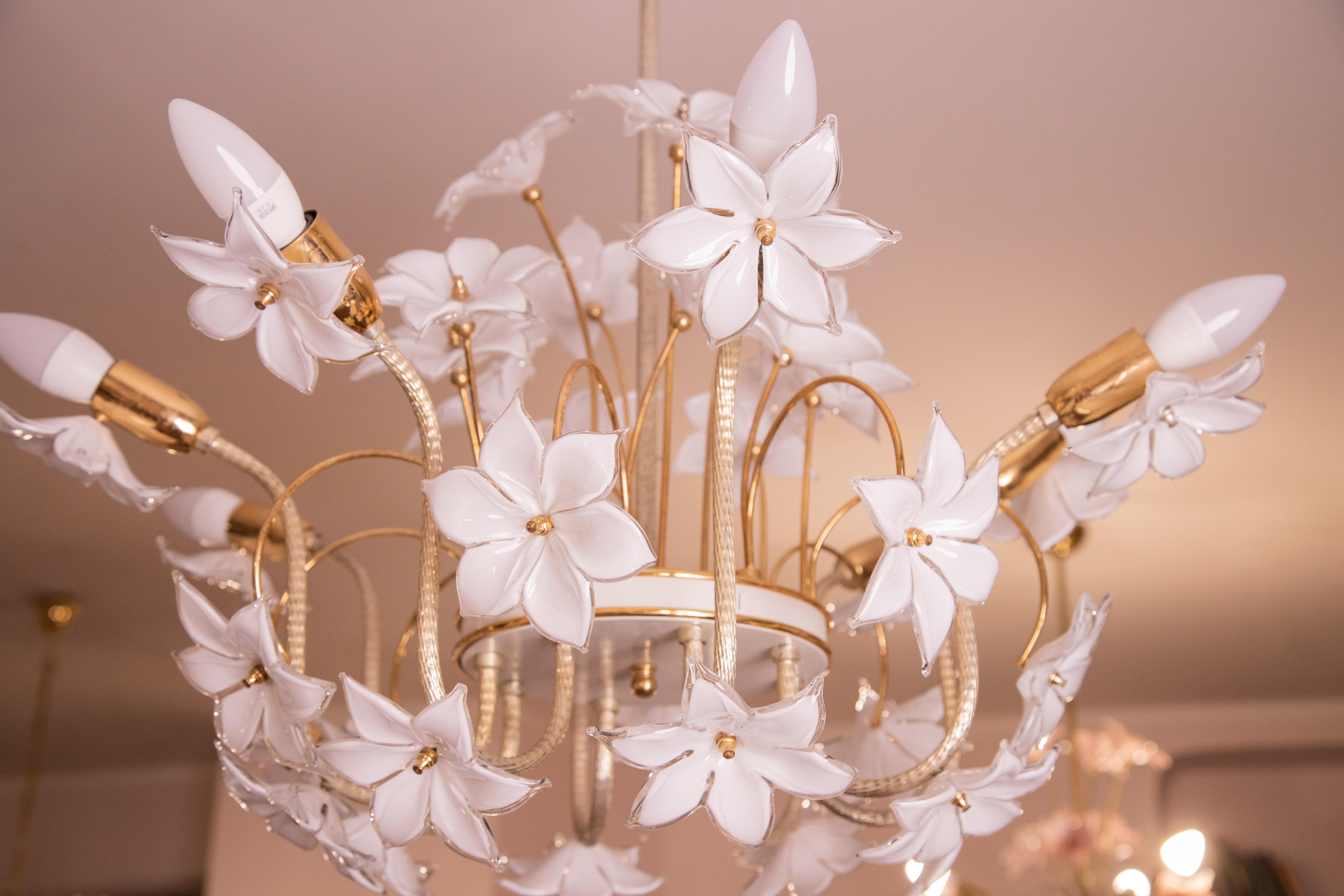 Murano chandelier full of white flowers, 1970s 2