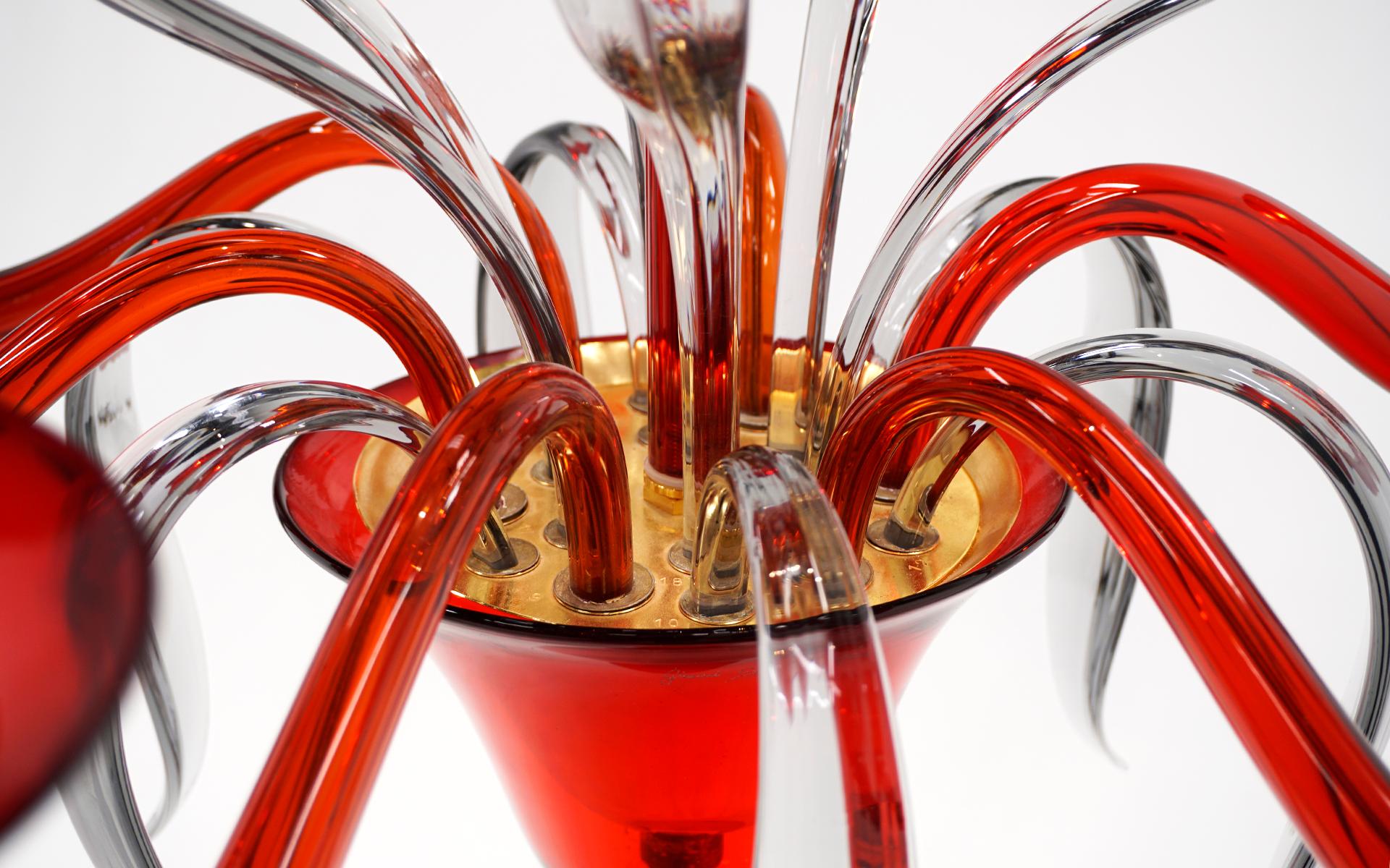Fin du 20e siècle Lustre de Murano en verre d'art rouge et transparent avec baldaquin en verre d'origine en vente