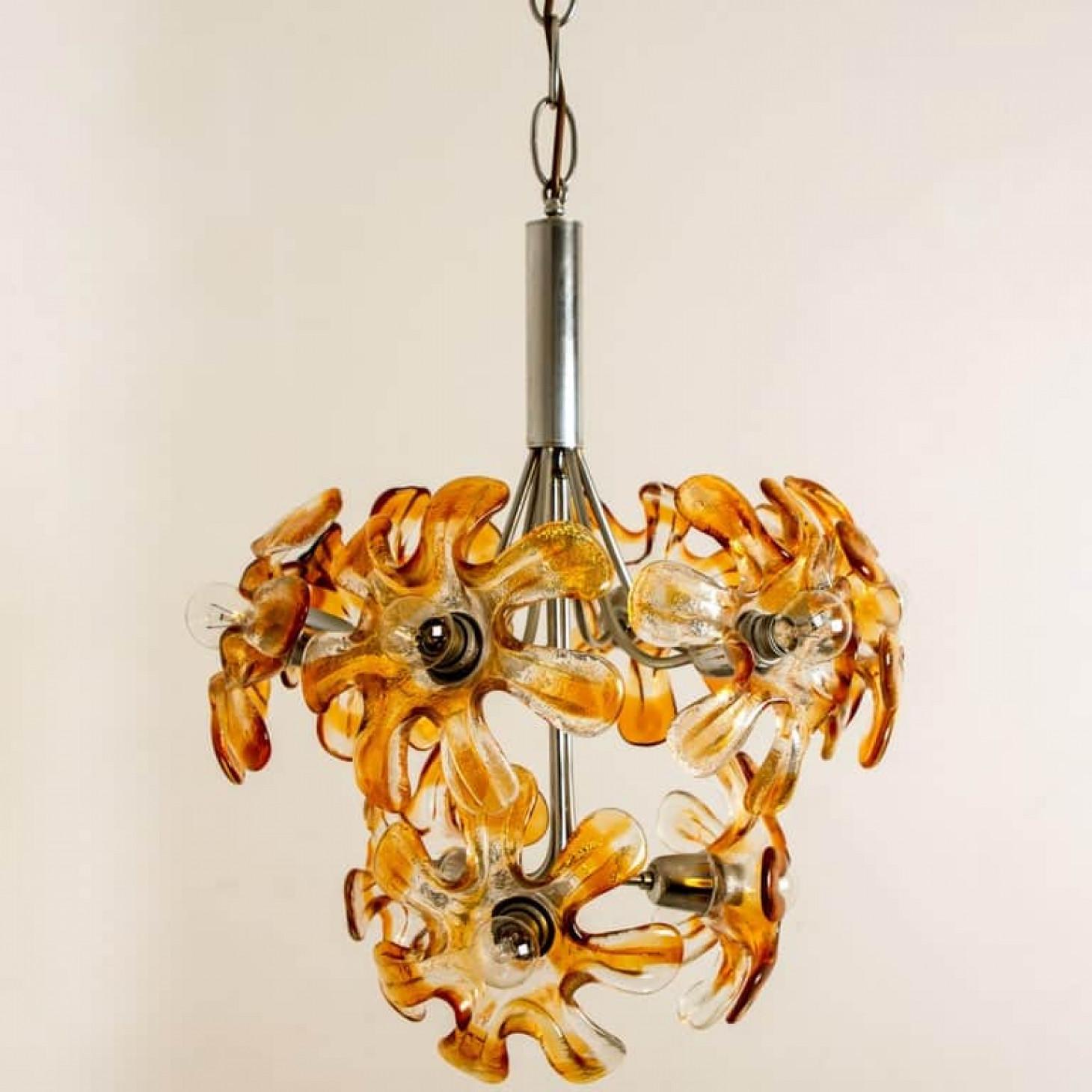 Murano-Kronleuchter aus orangefarbenem Klarglas, Chrom, von Mazzega, 1960er Jahre (Moderne der Mitte des Jahrhunderts) im Angebot