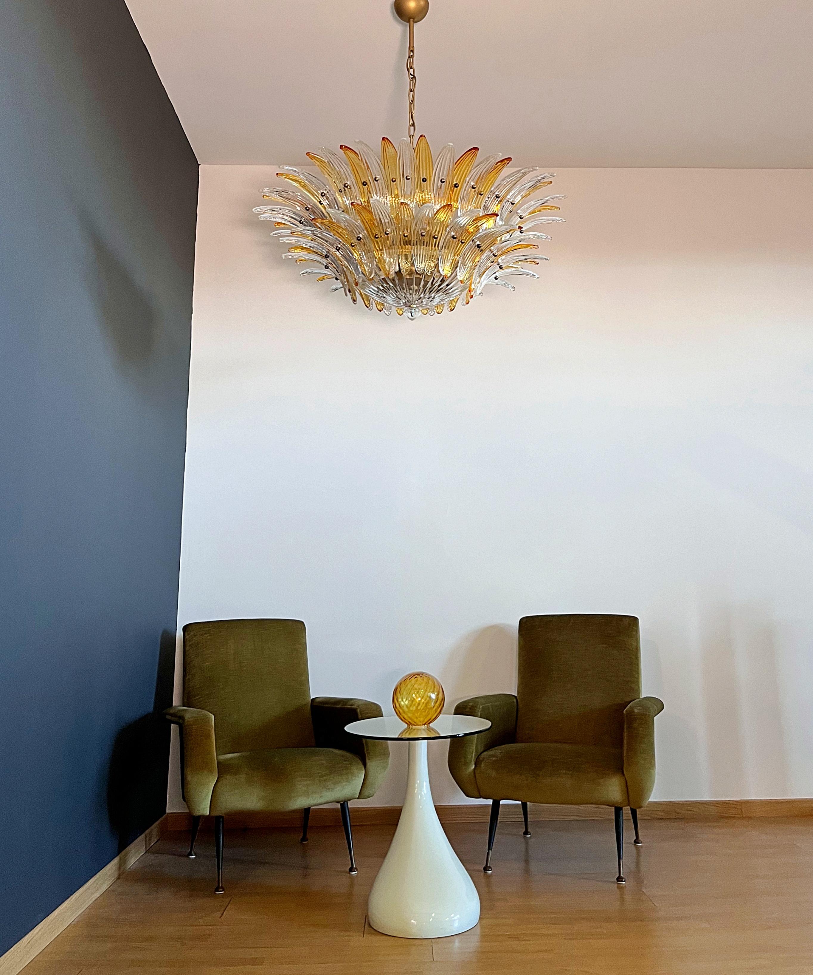 Mid-Century moderno Murano Chandelier Original Palmette, two levels, 82 amber and clear glasses in vendita