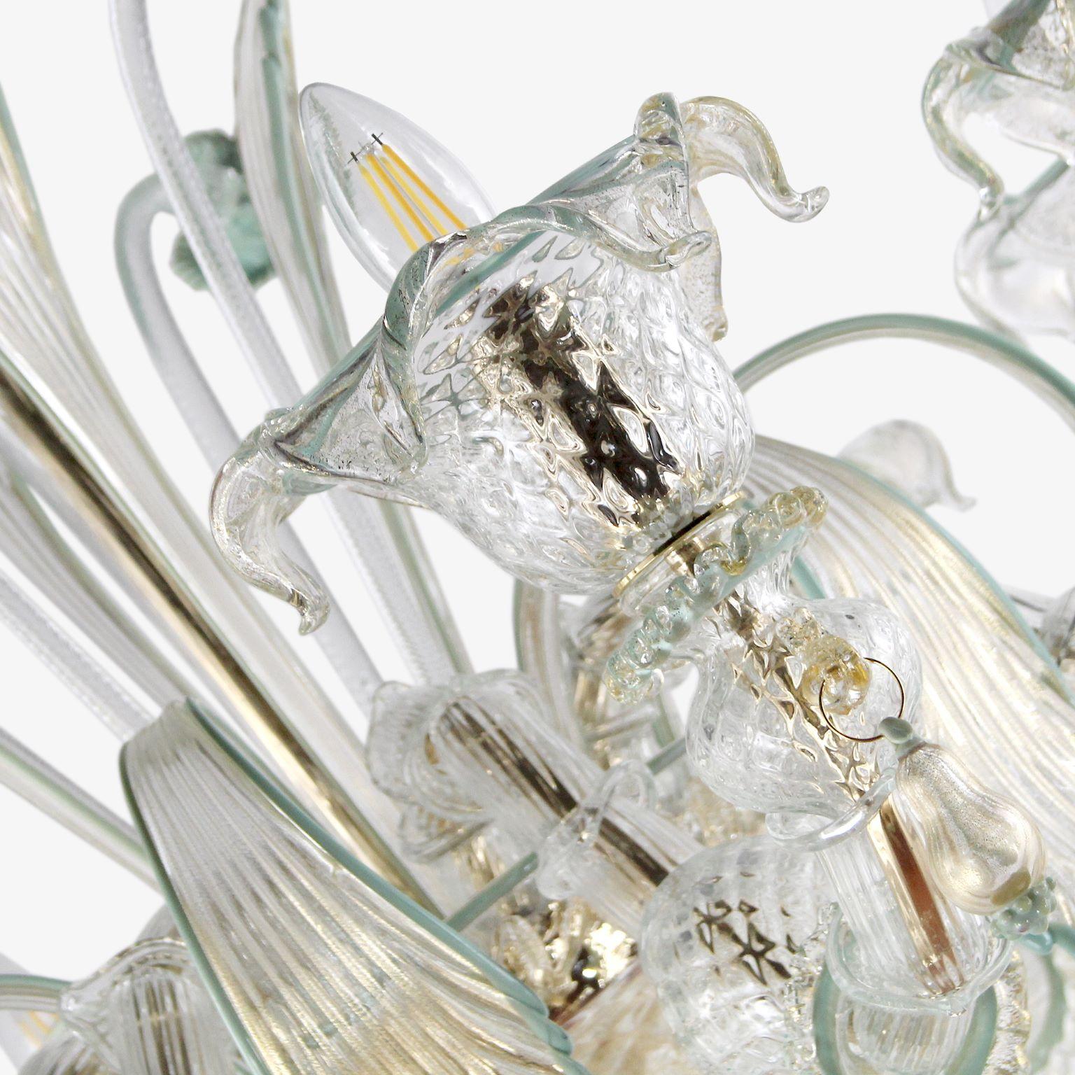 Rezzonico chandelier 8 arms, crystal Murano glass, with gold, green and grey color particulars by Multiforme.
This artistic glass chandelier is an elegant and delicate lighting work, colored with pastel tones. The structure is a combination of
