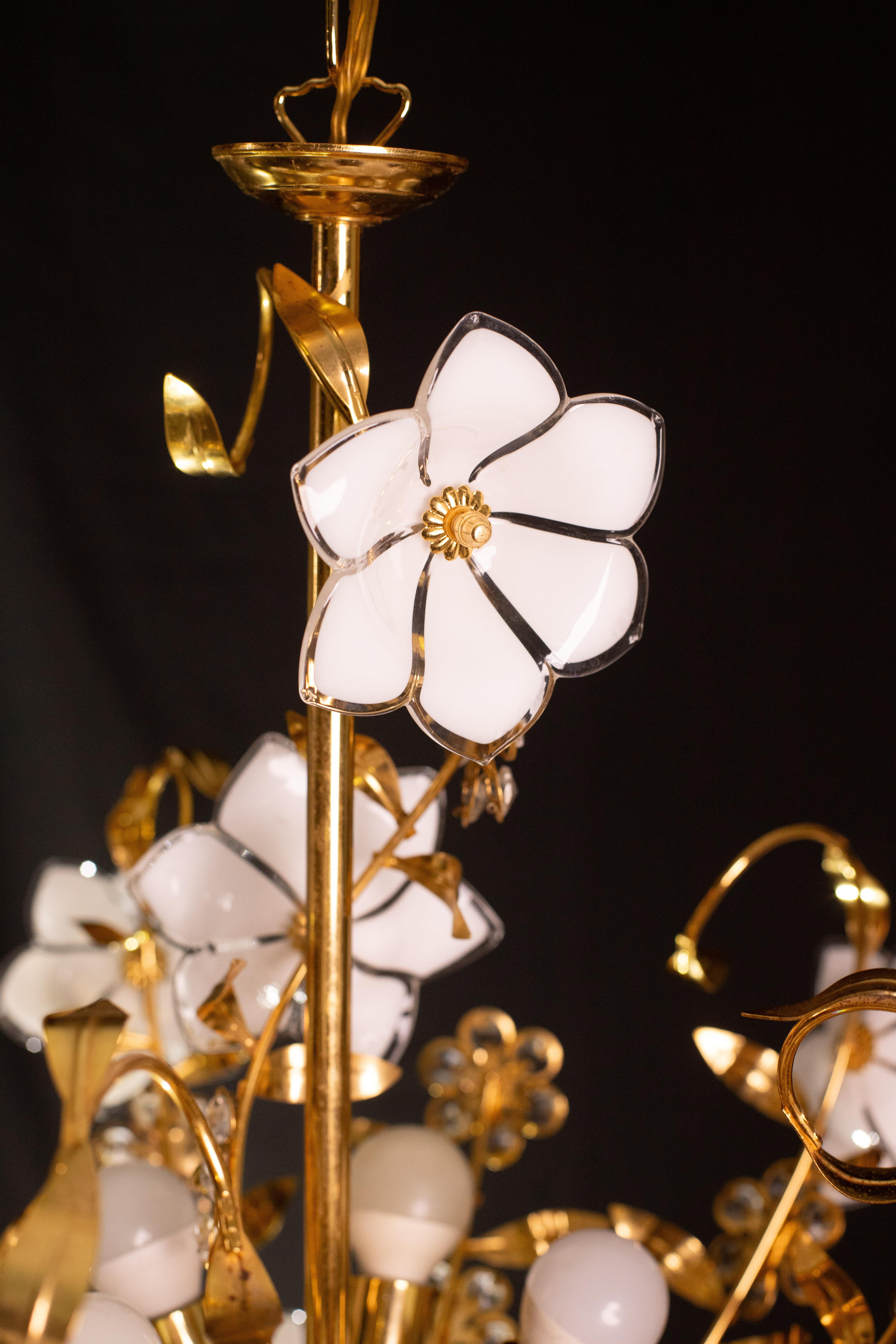 Murano Chandelier White Flowers, 1970 For Sale 7