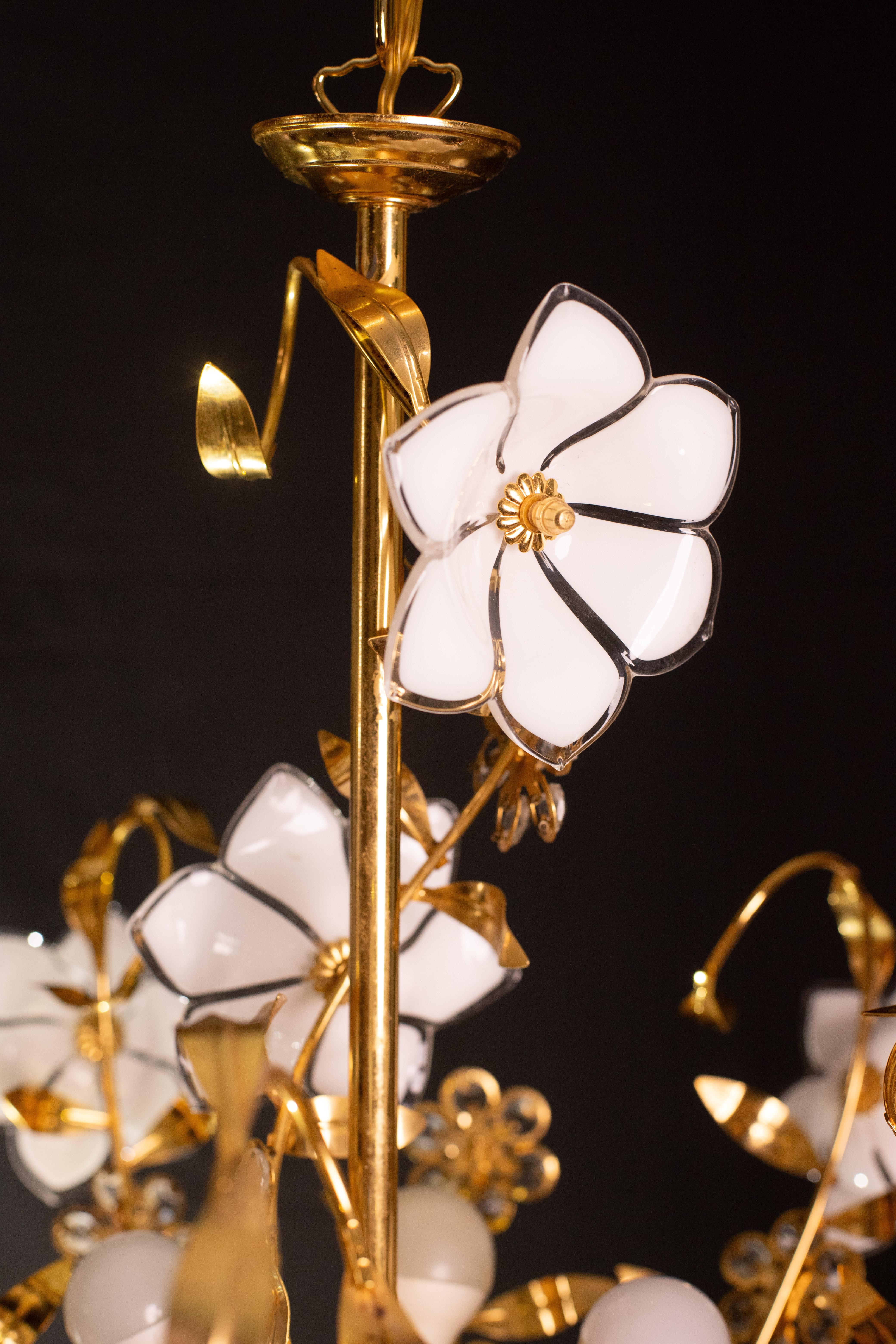 Murano Chandelier White Flowers, 1970 For Sale 8