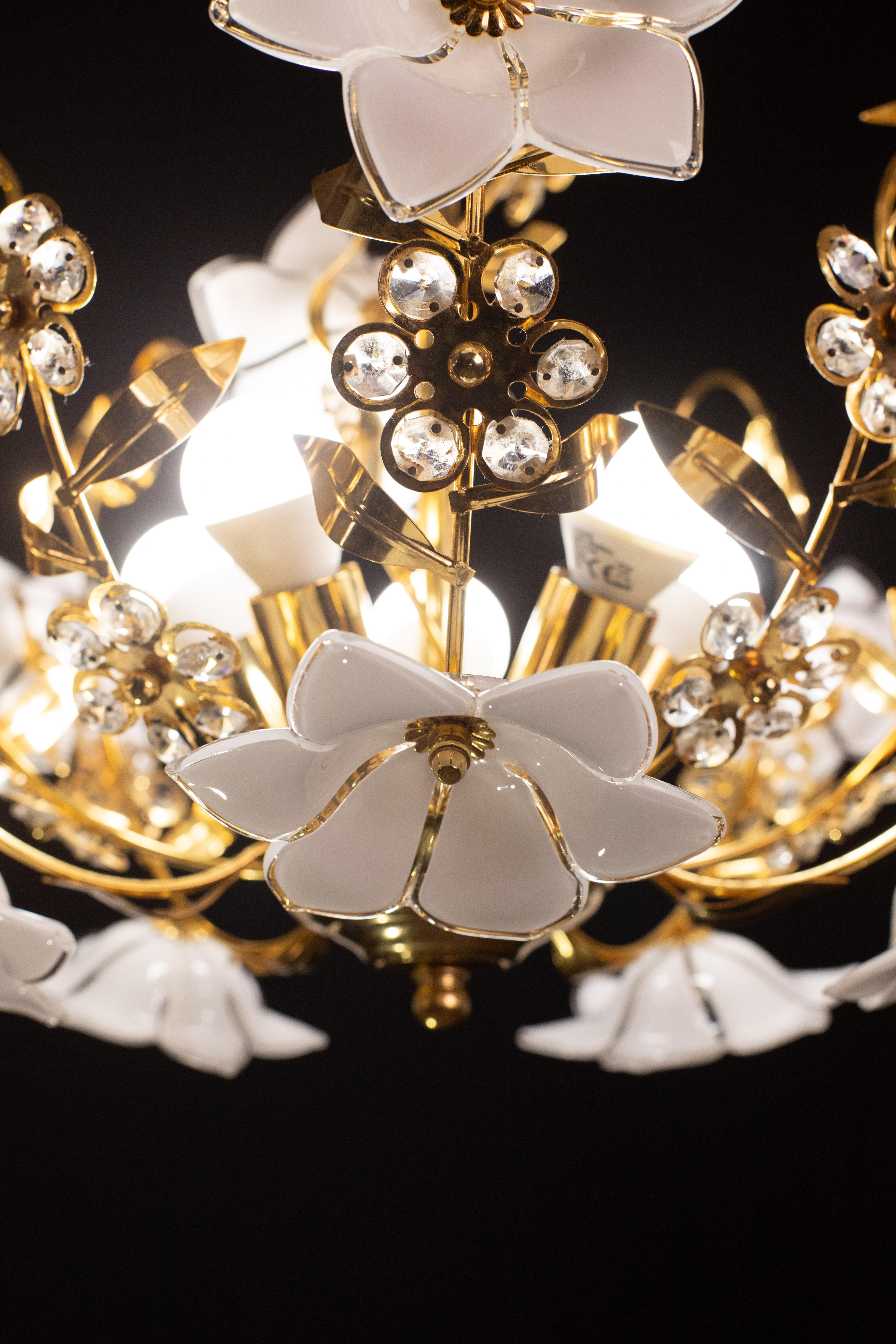 Murano Chandelier White Flowers, 1970 For Sale 1