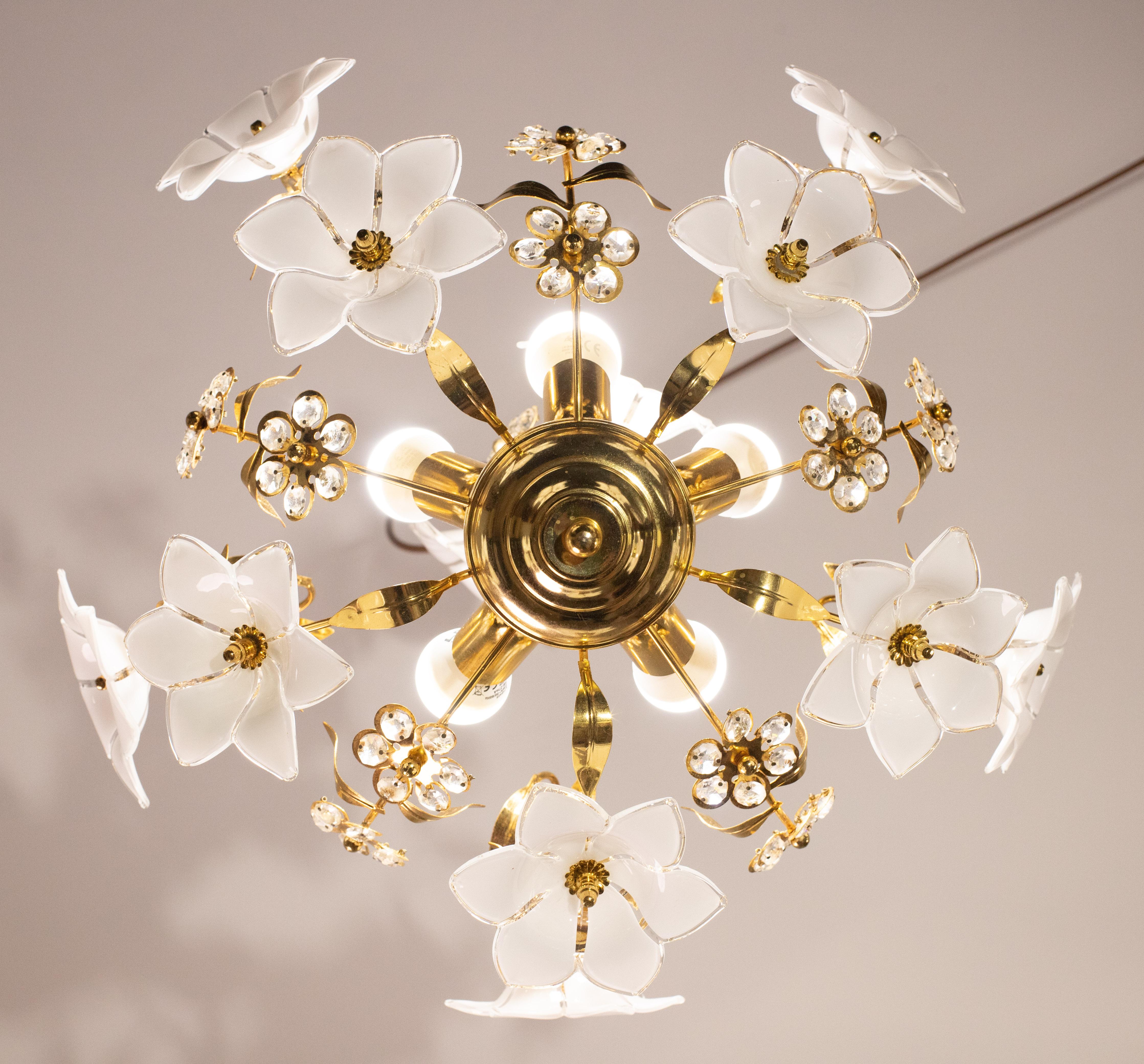 Murano Chandelier White Flowers, 1970 For Sale 3