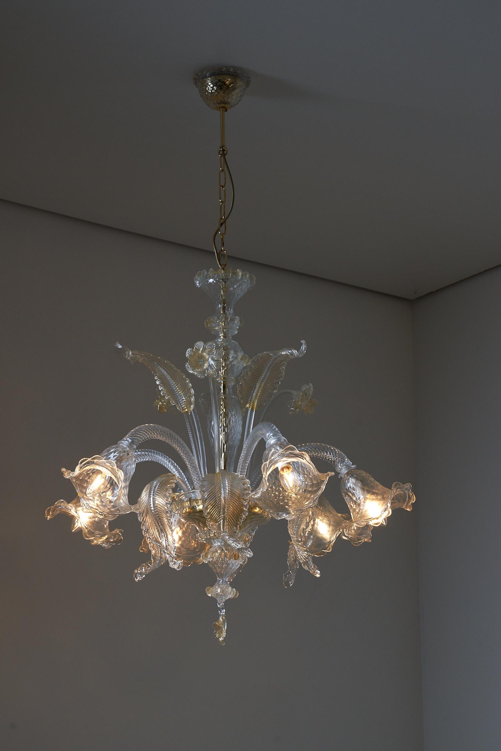 Murano Chandelier with Flowers with 6arms  For Sale 4