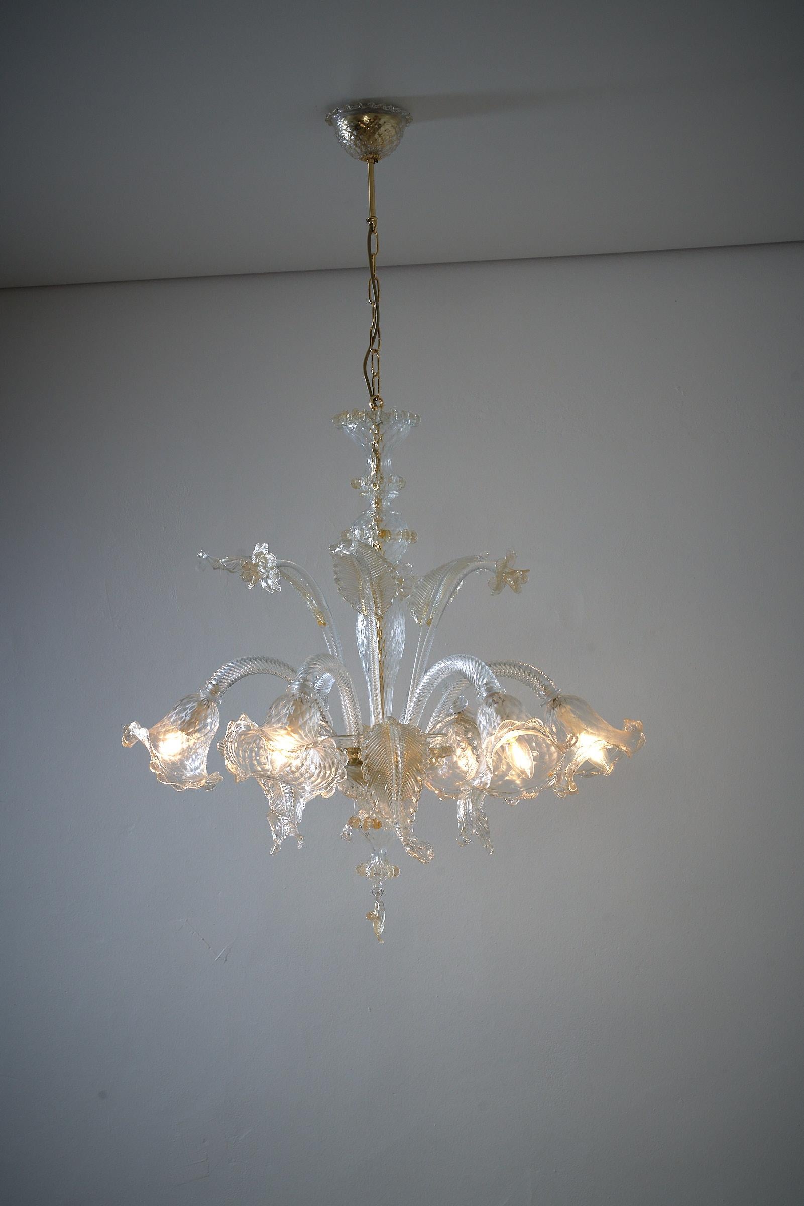 Lampadario di Murano in ottime condizioni.