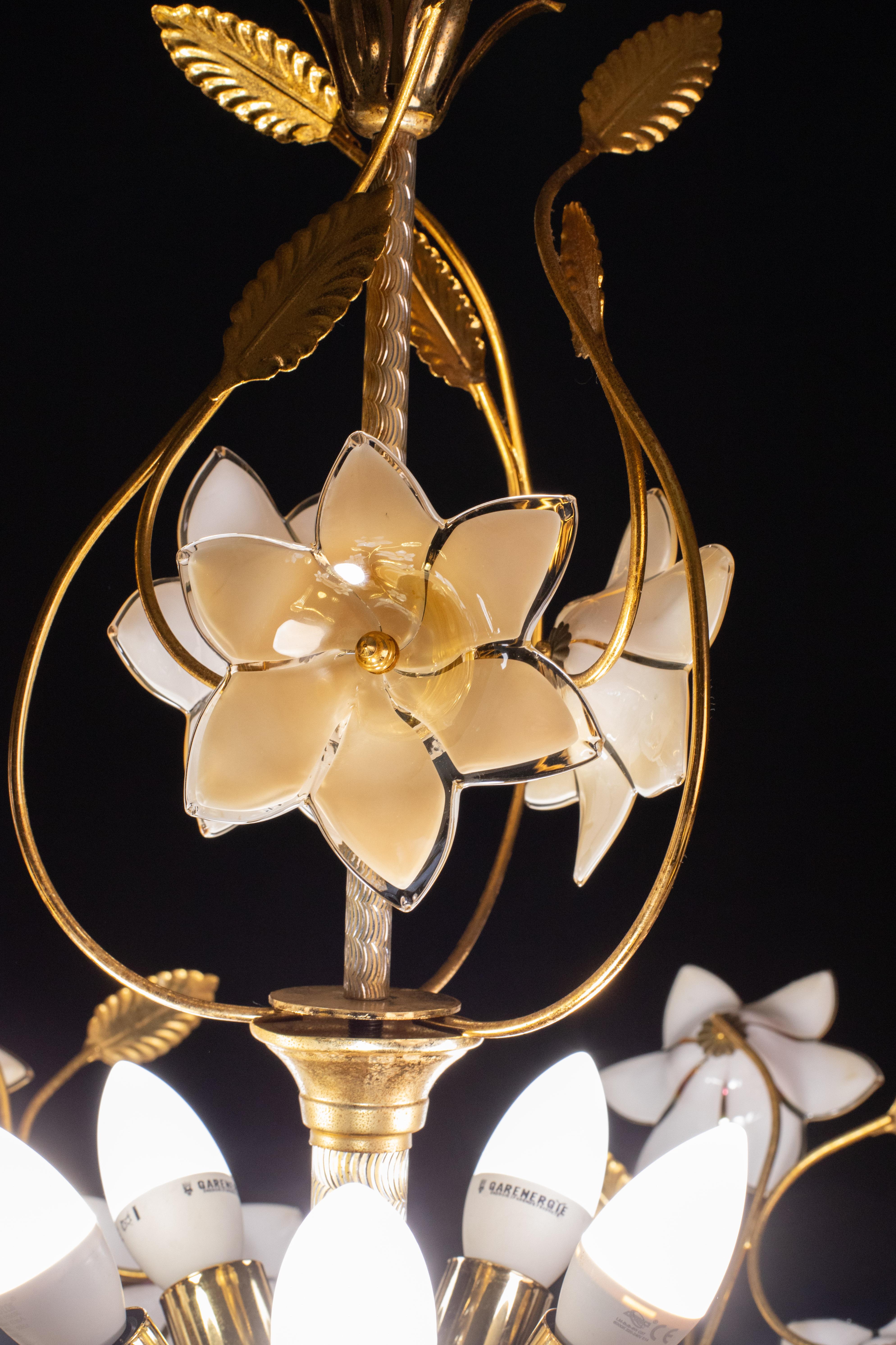 Murano Chandelier with Orange Iridiscent Flowers, 1970s In Good Condition For Sale In Roma, IT