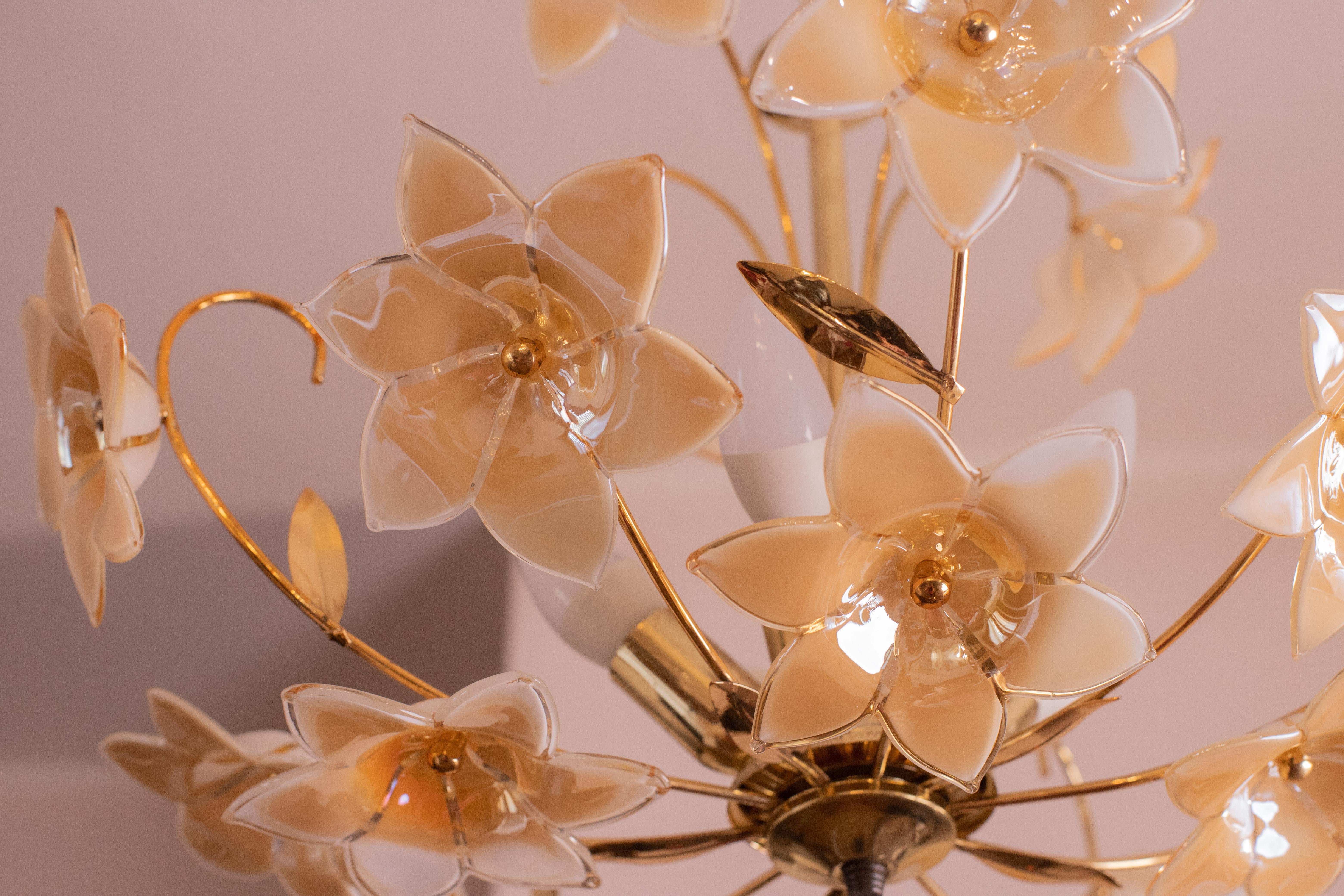 Murano Chandelier with Orange Iridiscent Flowers, 1970s In Good Condition In Roma, IT