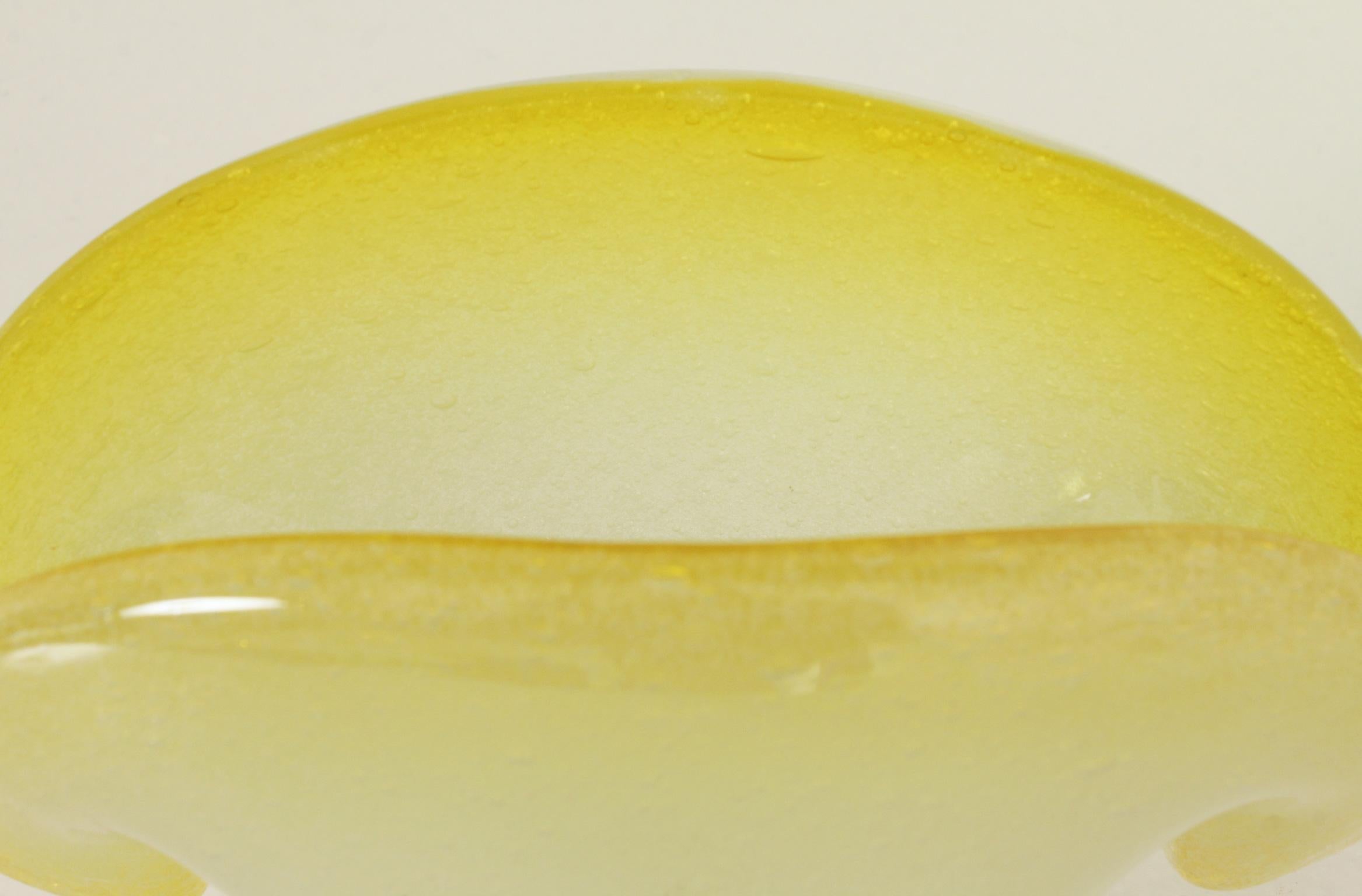 Italian Murano Clam Shell Bowl in Pulegoso Glass, Italy, 1960's For Sale