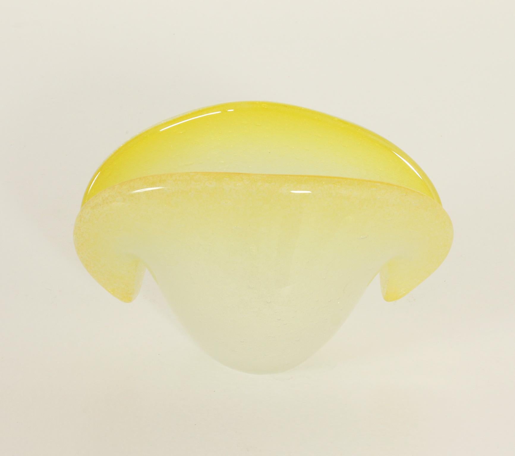 Murano Clam Shell Bowl in Pulegoso Glass, Italy, 1960's In Good Condition For Sale In Barcelona, ES