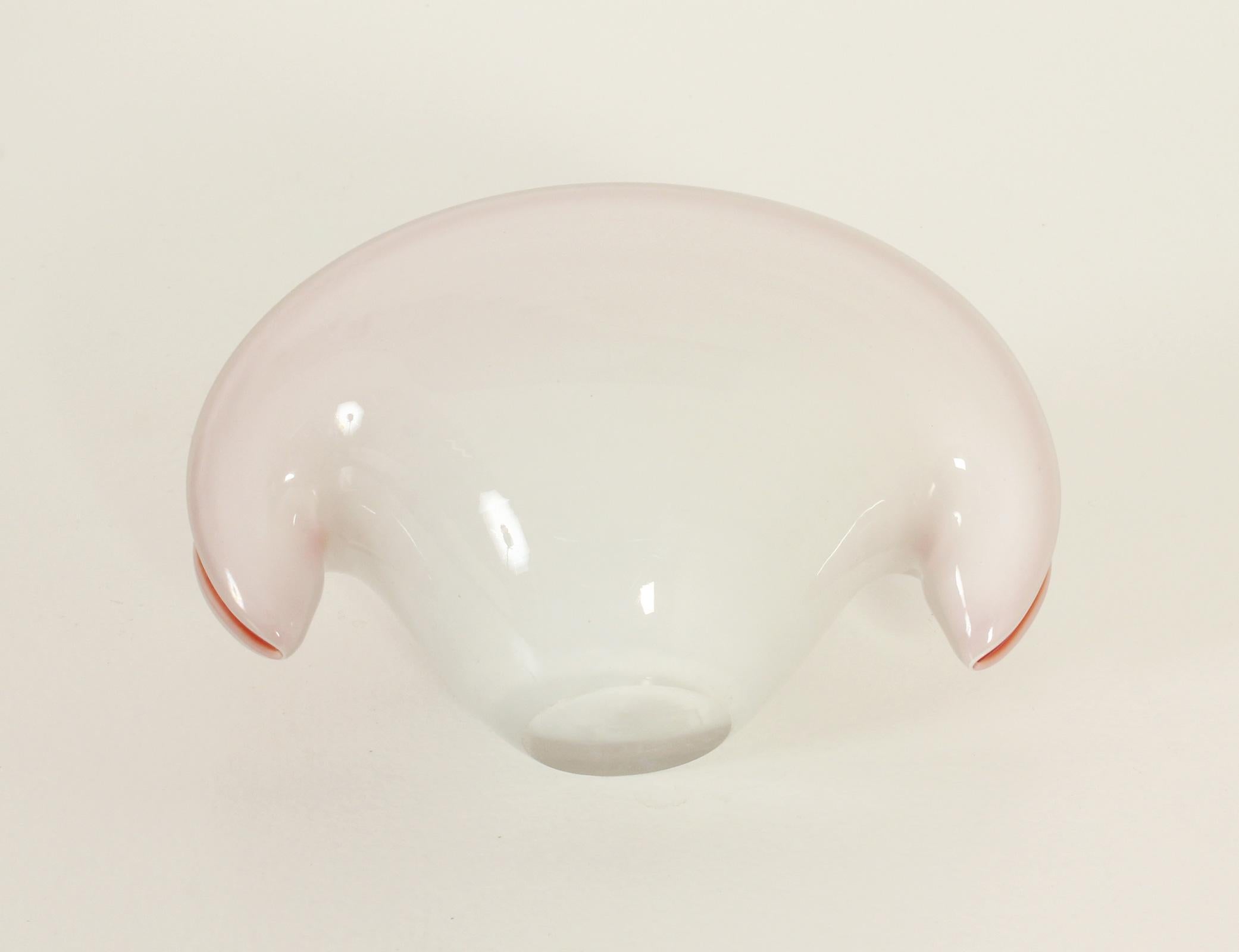 Murano Clam Shell Bowl with Double Position, Italy For Sale 3