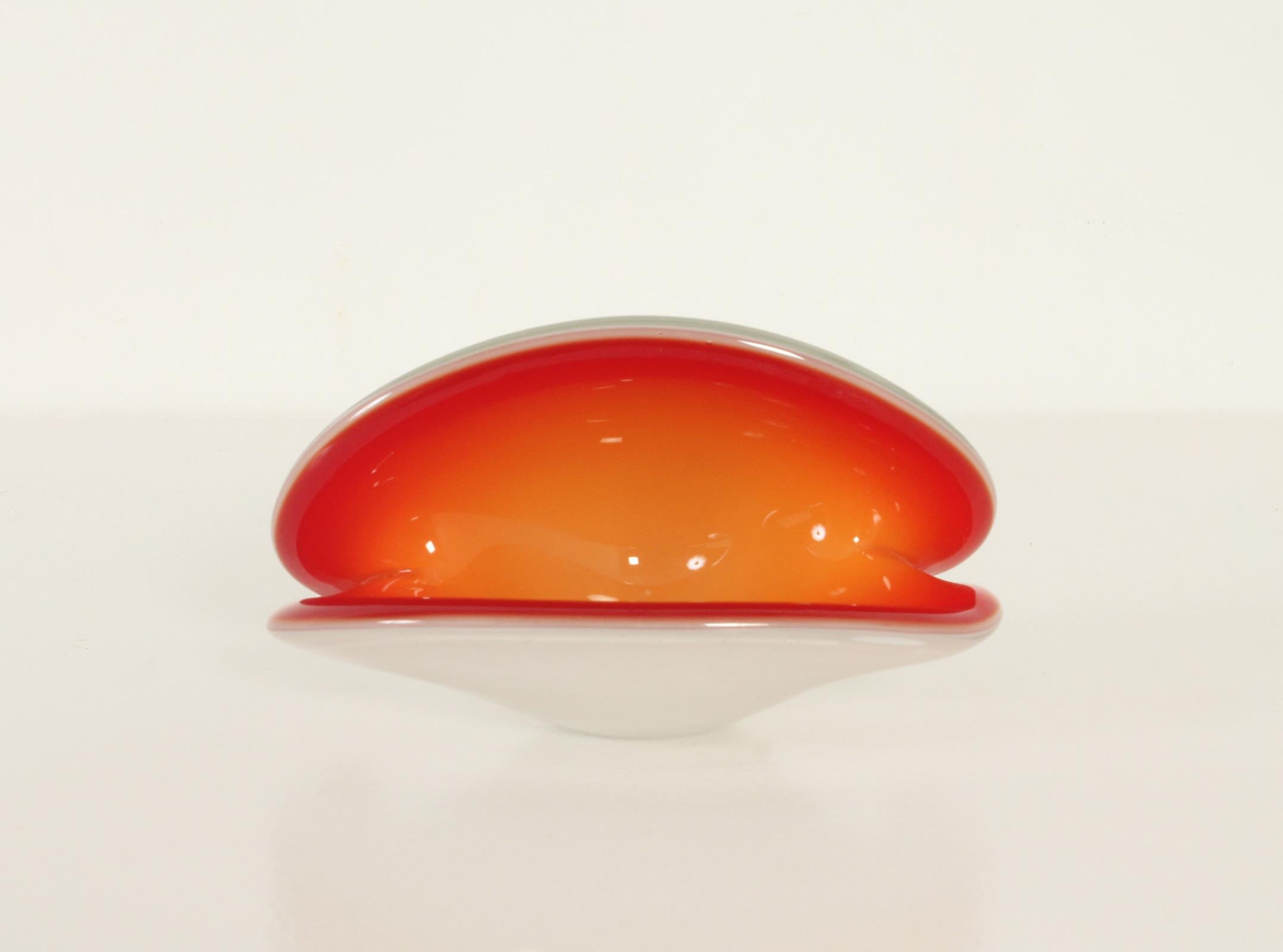 Murano Clam Shell Bowl with Double Position, Italy For Sale 2