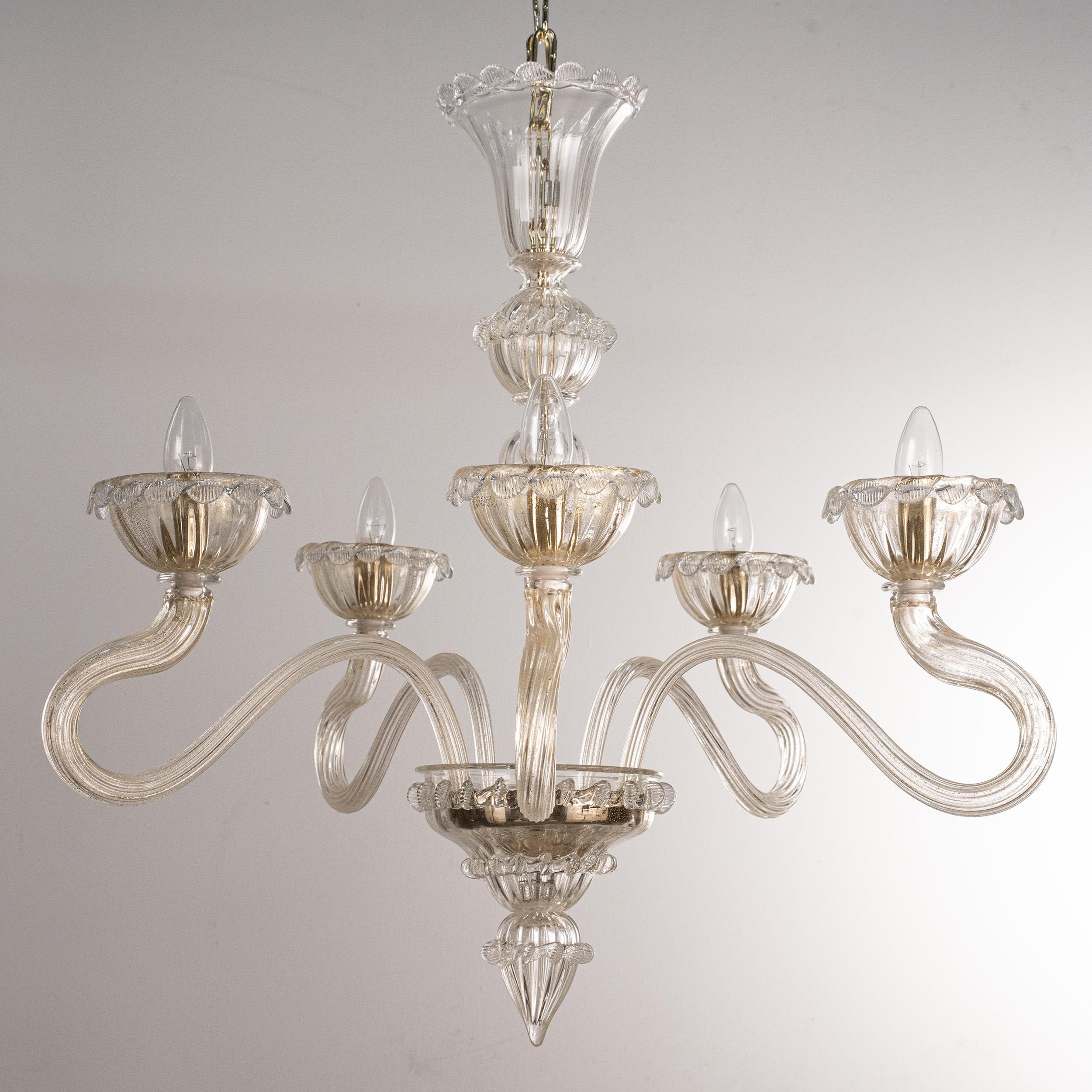 Murano Clear and Gold glass chandelier 5 lights, Vintage Made in Italy in stock
Condition: virtually perfect condition and never used: no heavy scratches, no defects, no cracks no missing parts.
 
Type: Venetian chandelier
Dimensions: Ø80 x h75 cm