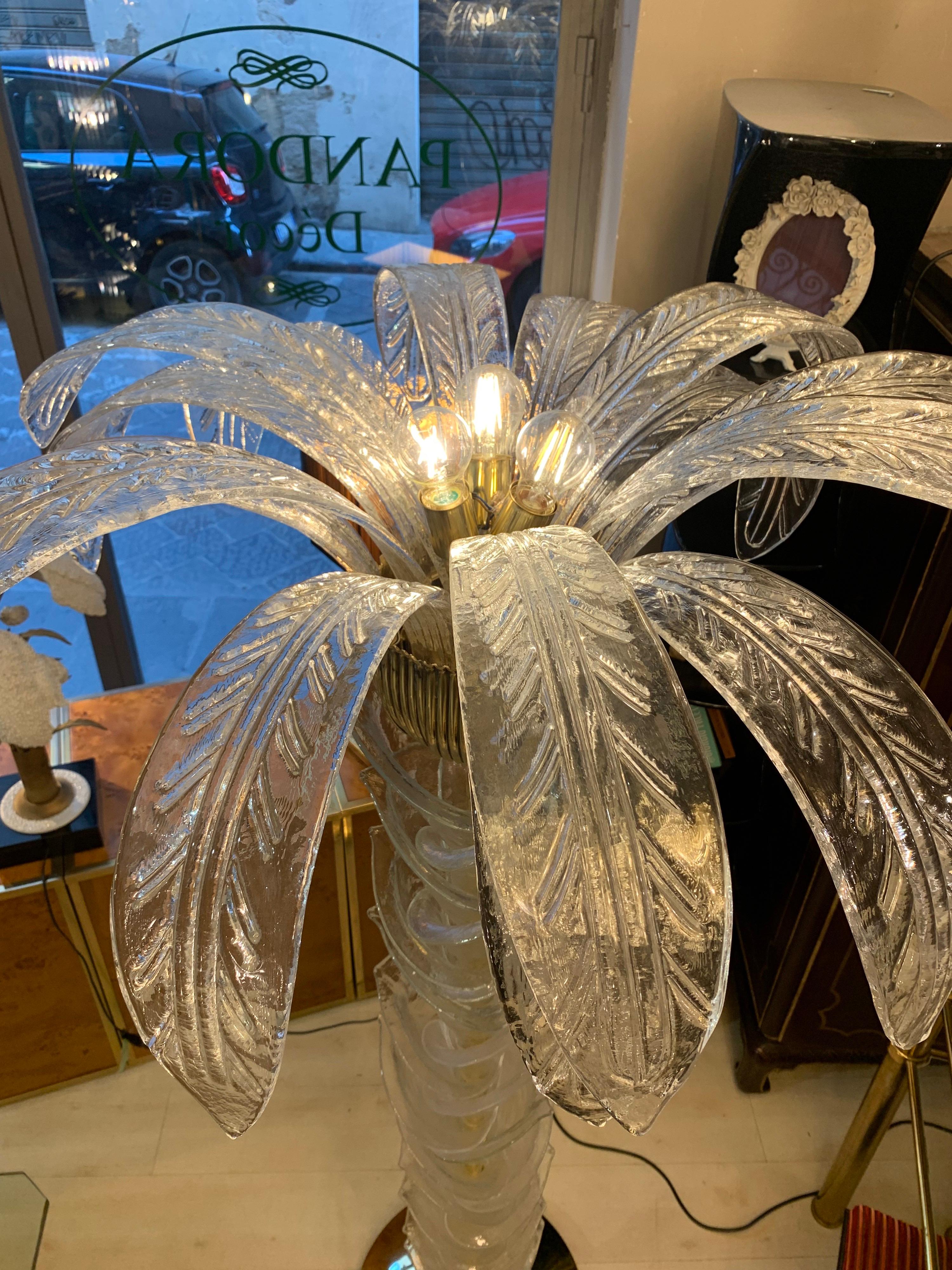 italien Lampadaire en forme de palmier en verre de Murano transparent, avec accessoires en laiton, 1970 en vente