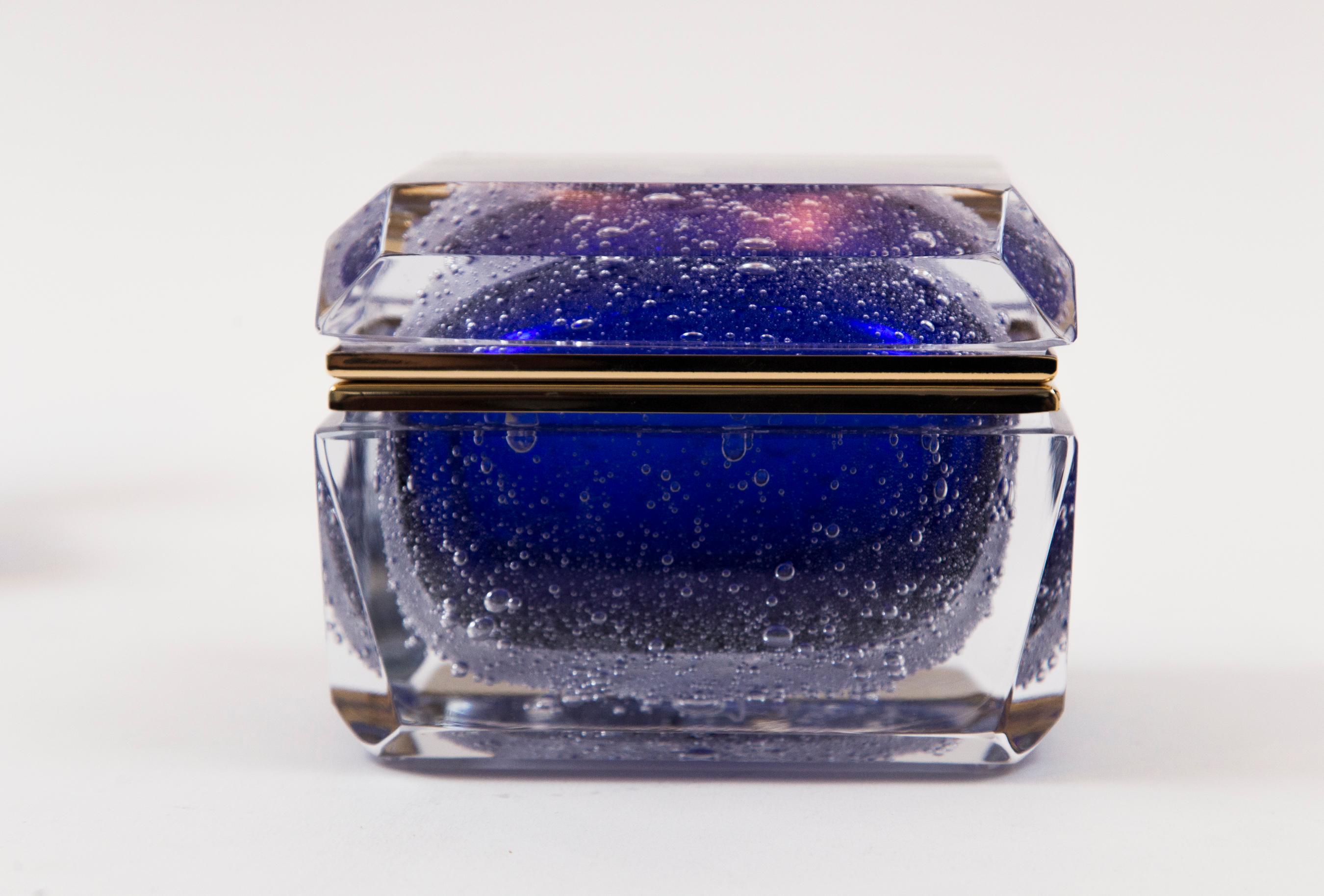 Murano Cobalt Blue Pulegoso Chamfered Rectangular Glass Box In Excellent Condition For Sale In Westport, CT